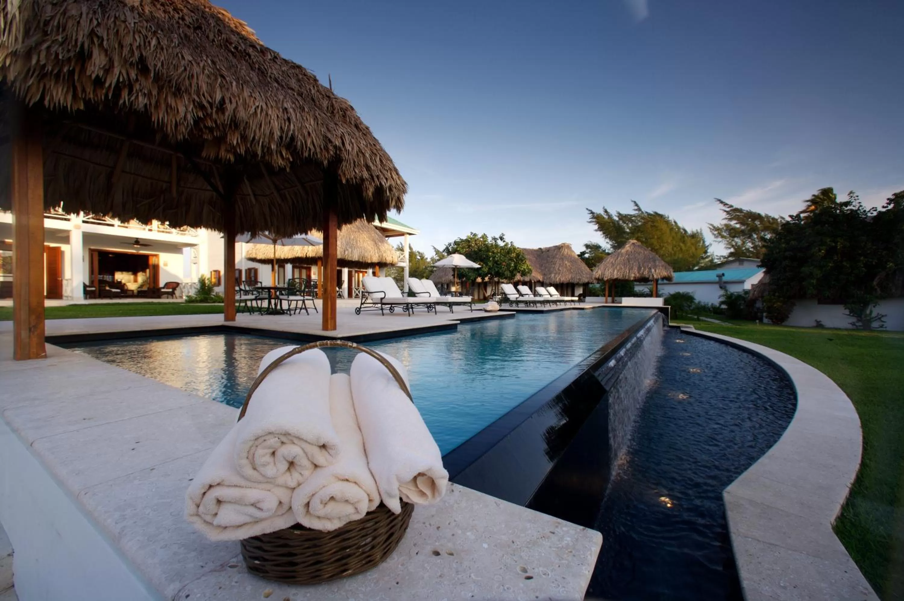 Swimming pool in Victoria House Resort & Spa