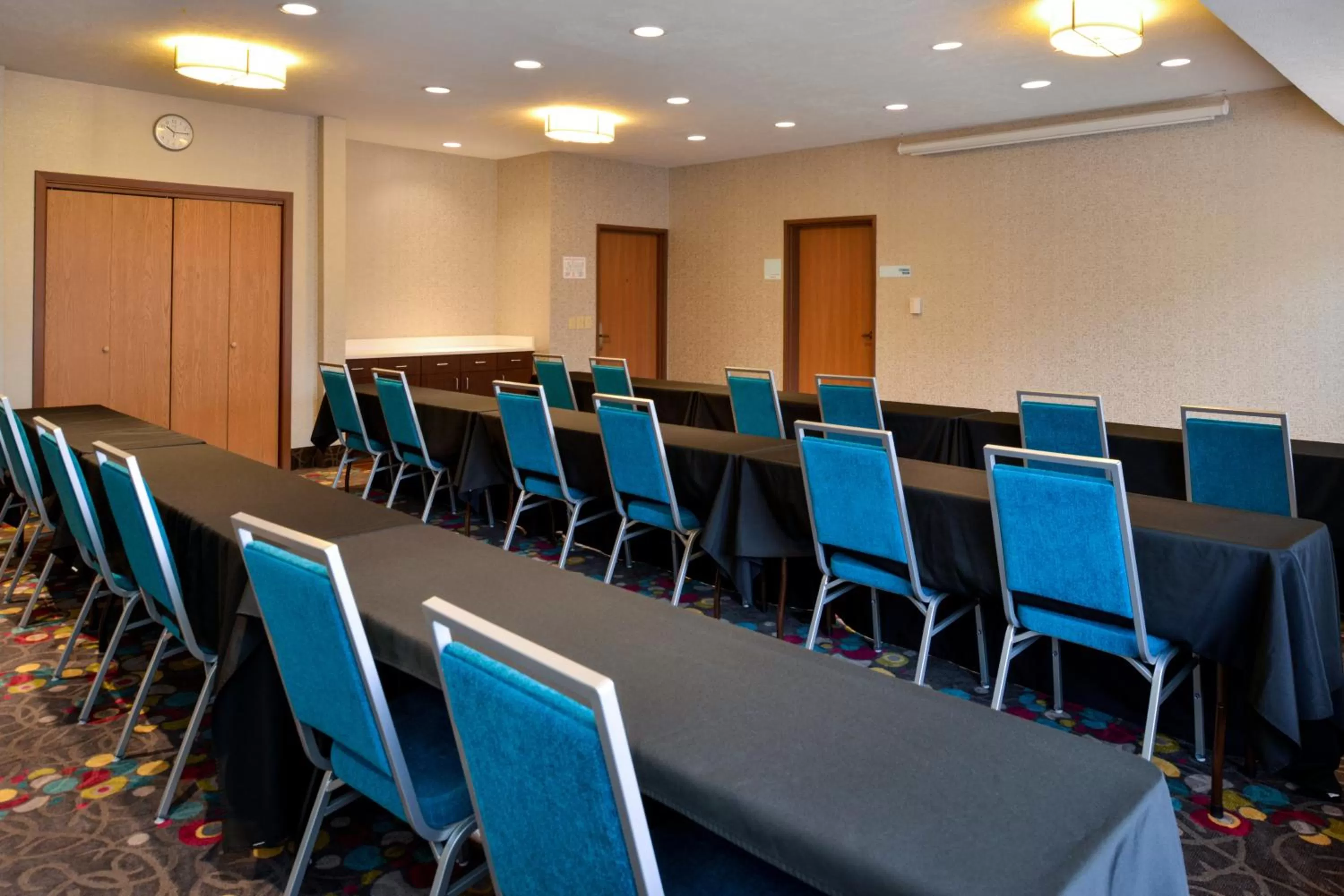 Meeting/conference room in Holiday Inn Express Hotel & Suites Omaha West by IHG