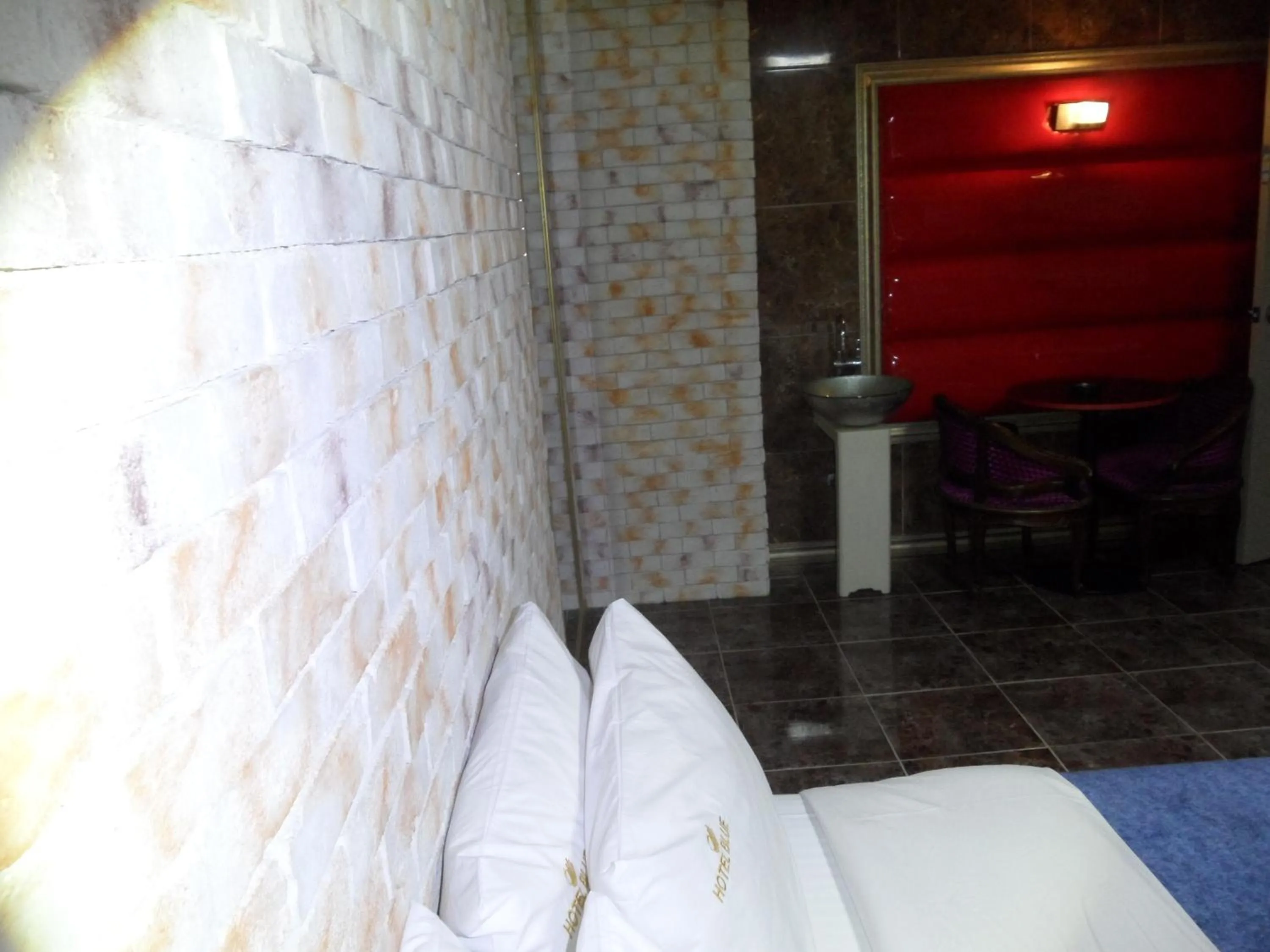 Seating area in Songdo Blue Hotel