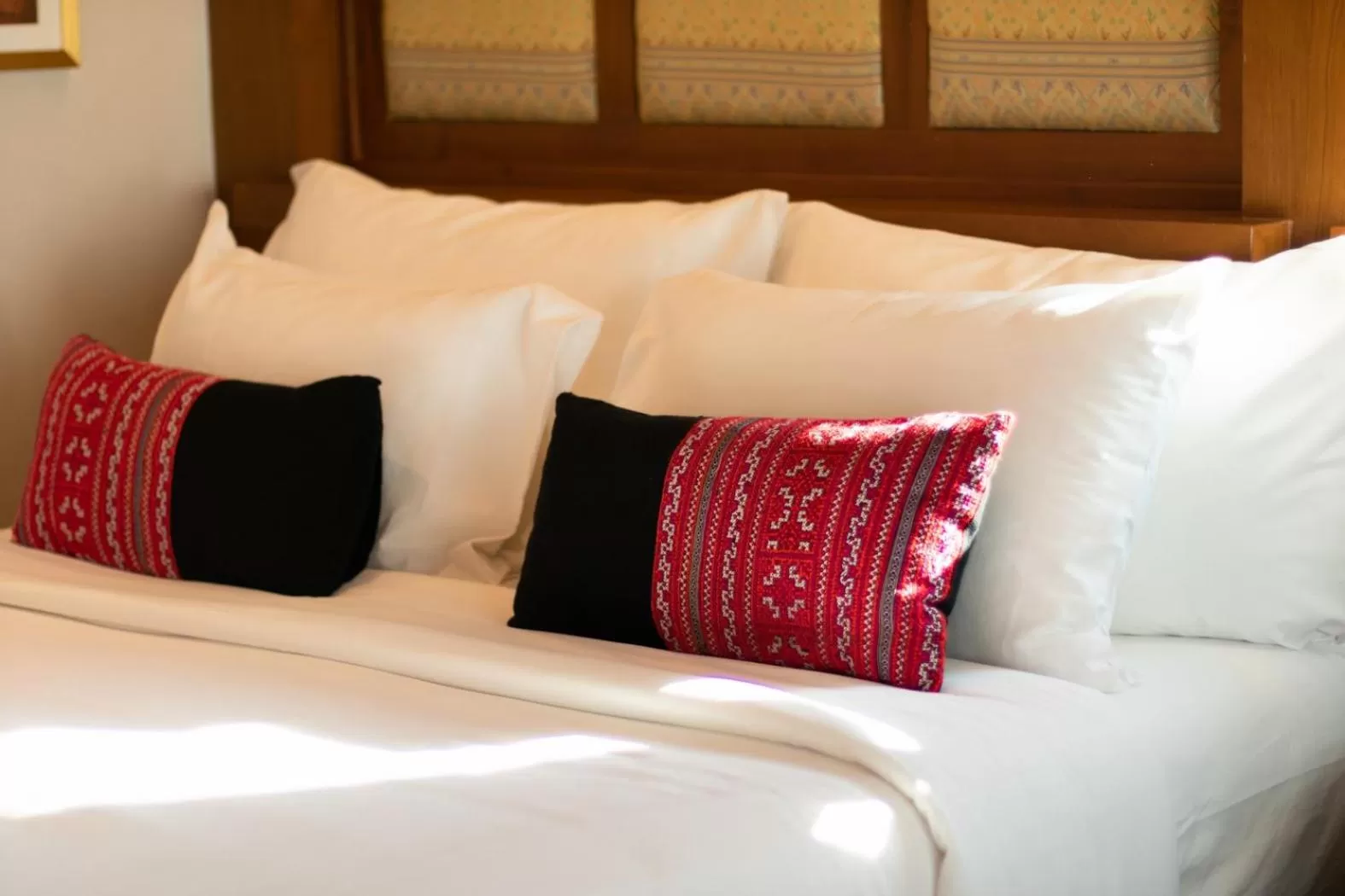 Decorative detail, Bed in Phra Singh Village