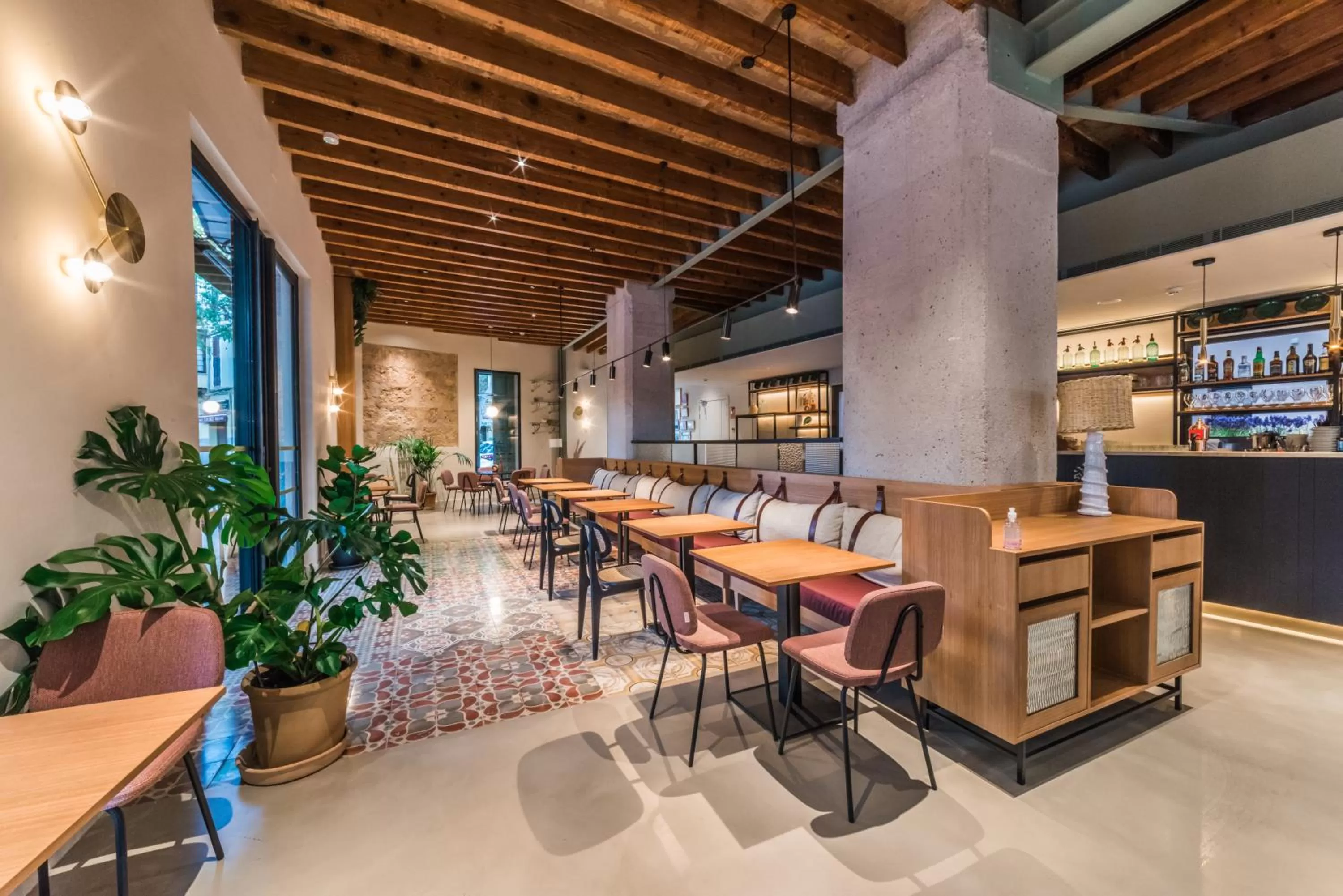 Restaurant/places to eat in Nou Baleares