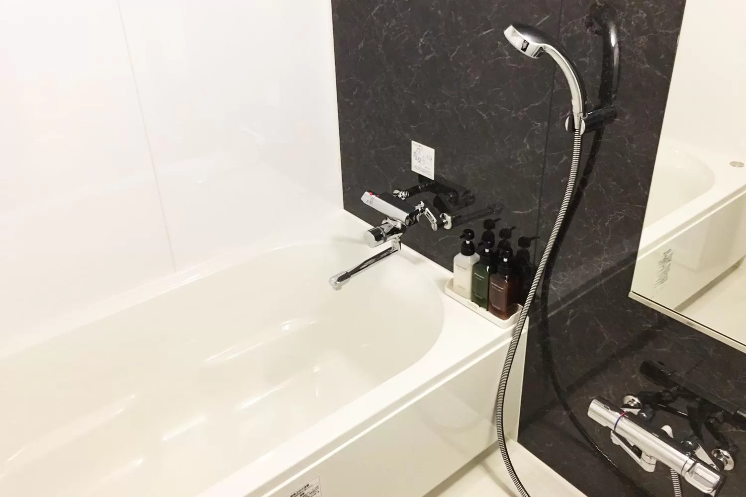 Photo of the whole room in Lantana Osaka