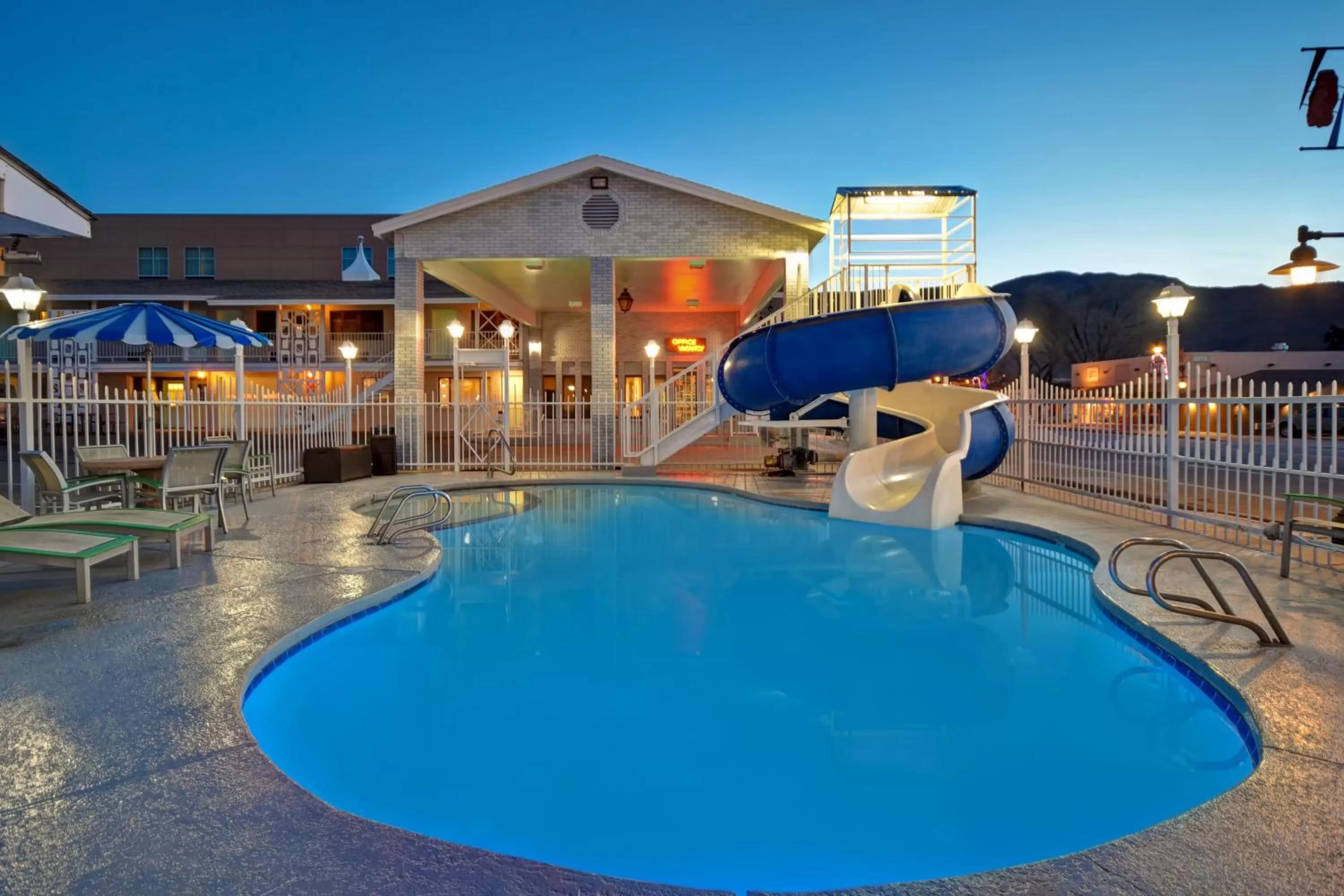 Swimming pool in Expedition Lodge Moab Arches National Park
