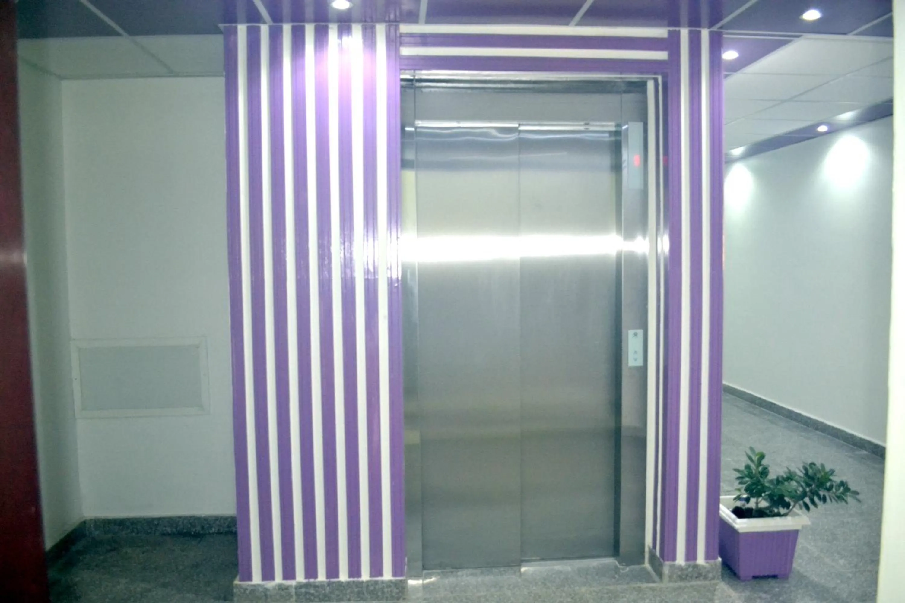 elevator in Gateway Salalah hotel apartments