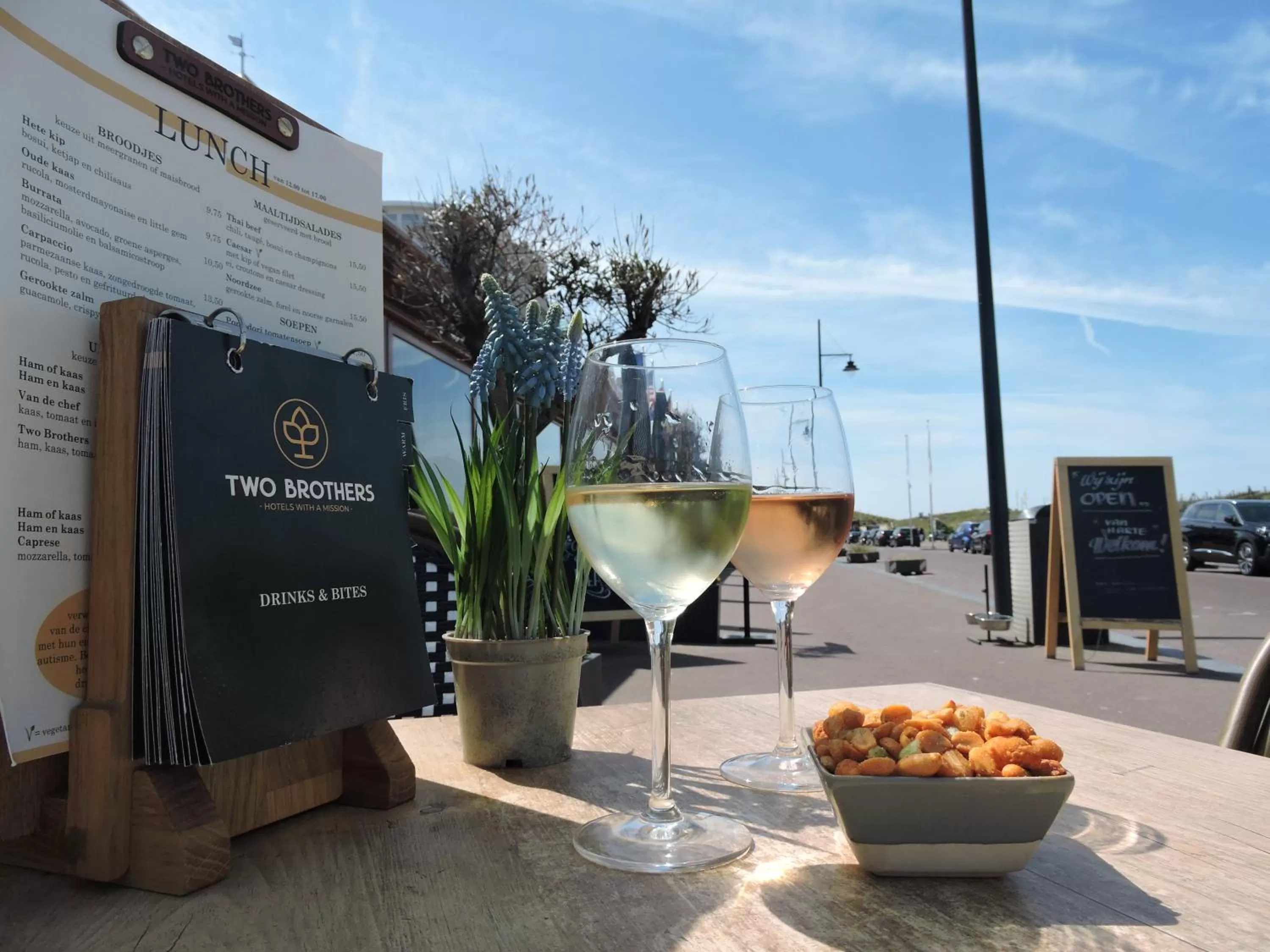 Restaurant/places to eat in Two Brothers Noordwijk Beach