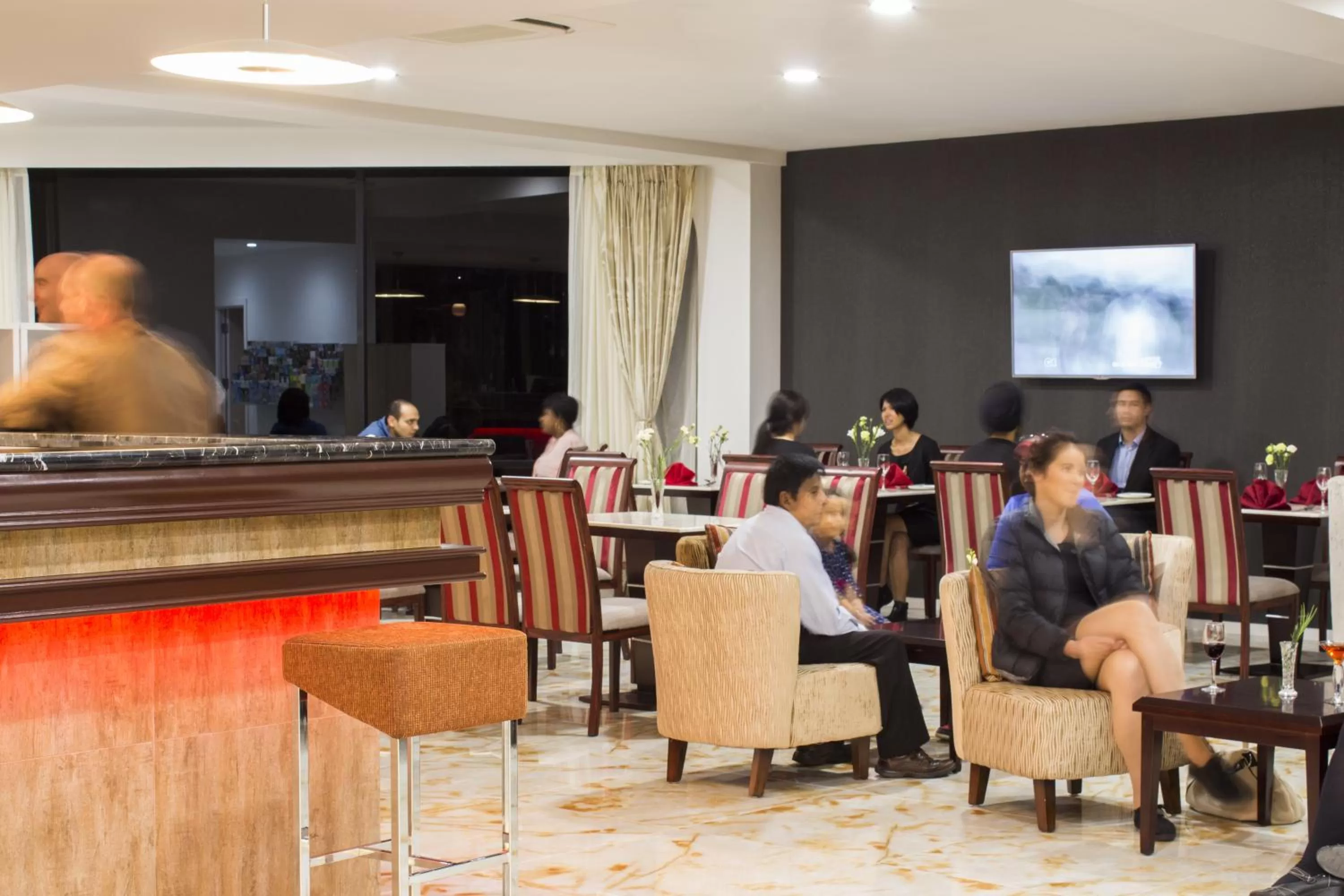 Restaurant/places to eat in VR Queen Street Hotel & Suites