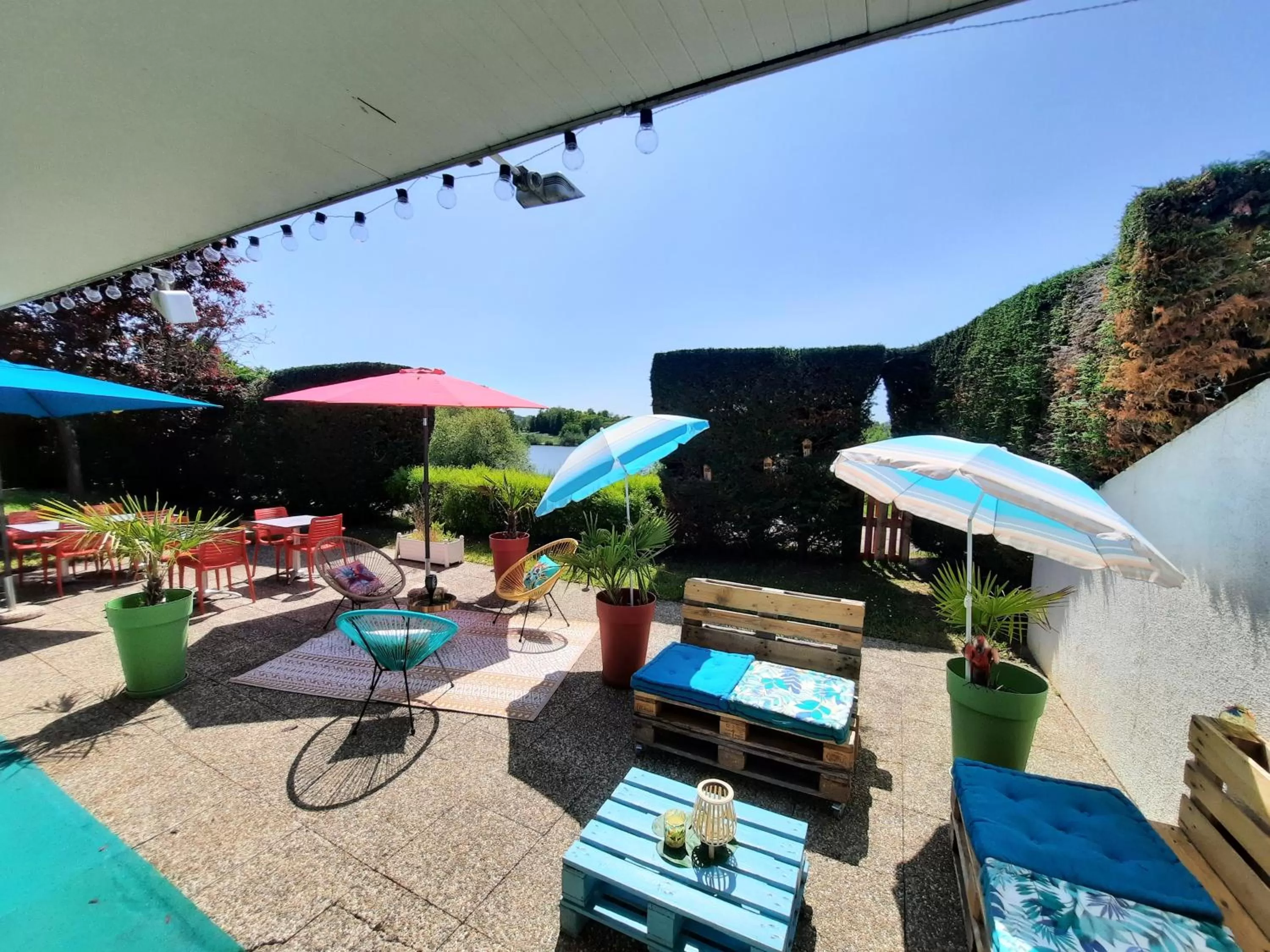 Patio in Campanile Metz Est Technopole - Restaurant