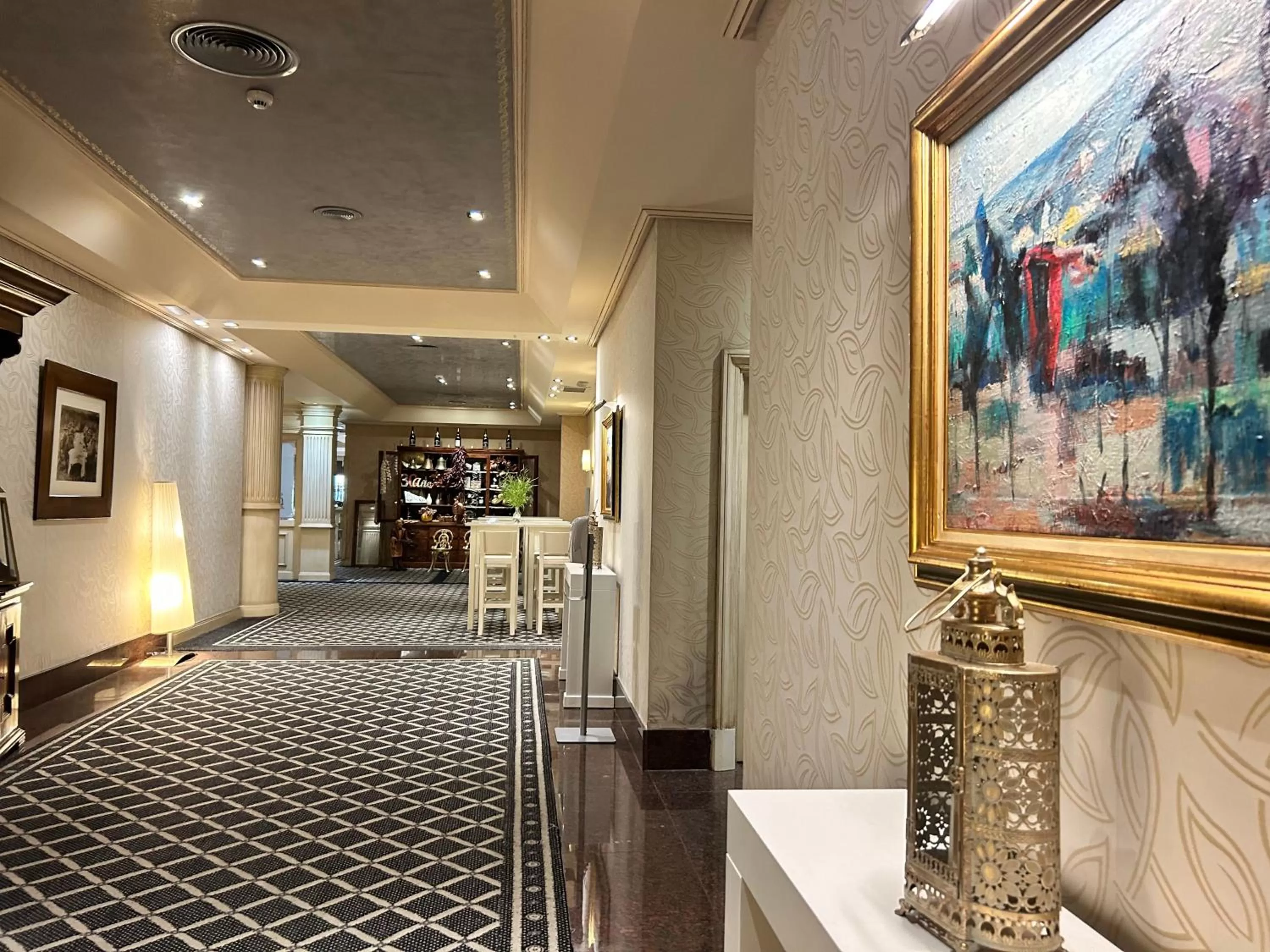 Restaurant/places to eat in Beatriz Toledo Auditorium & Spa