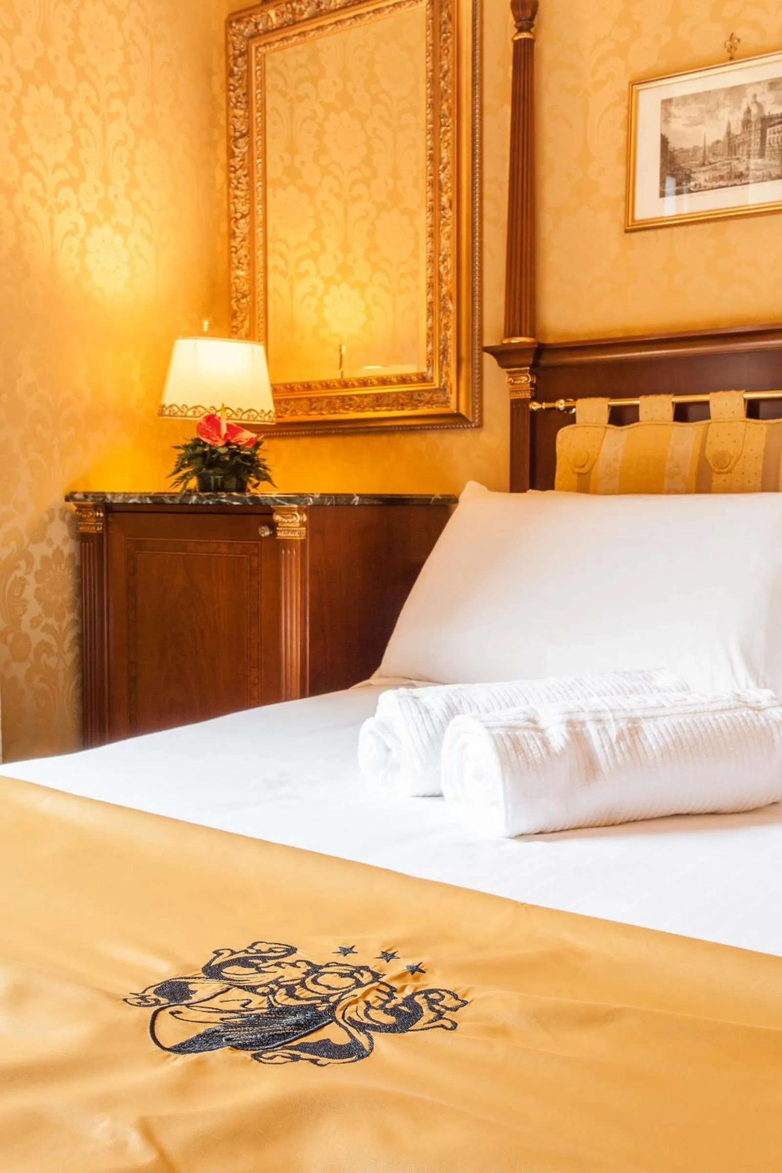 Bed in Hotel Manfredi Suite In Rome