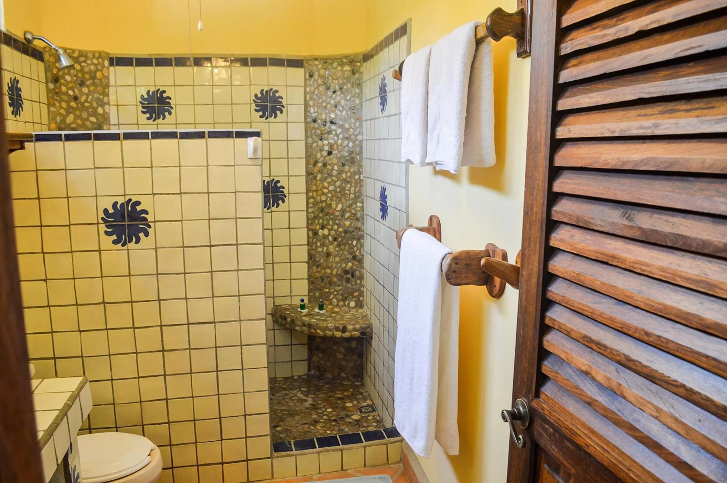 Bathroom in Hotel Casamar Suites