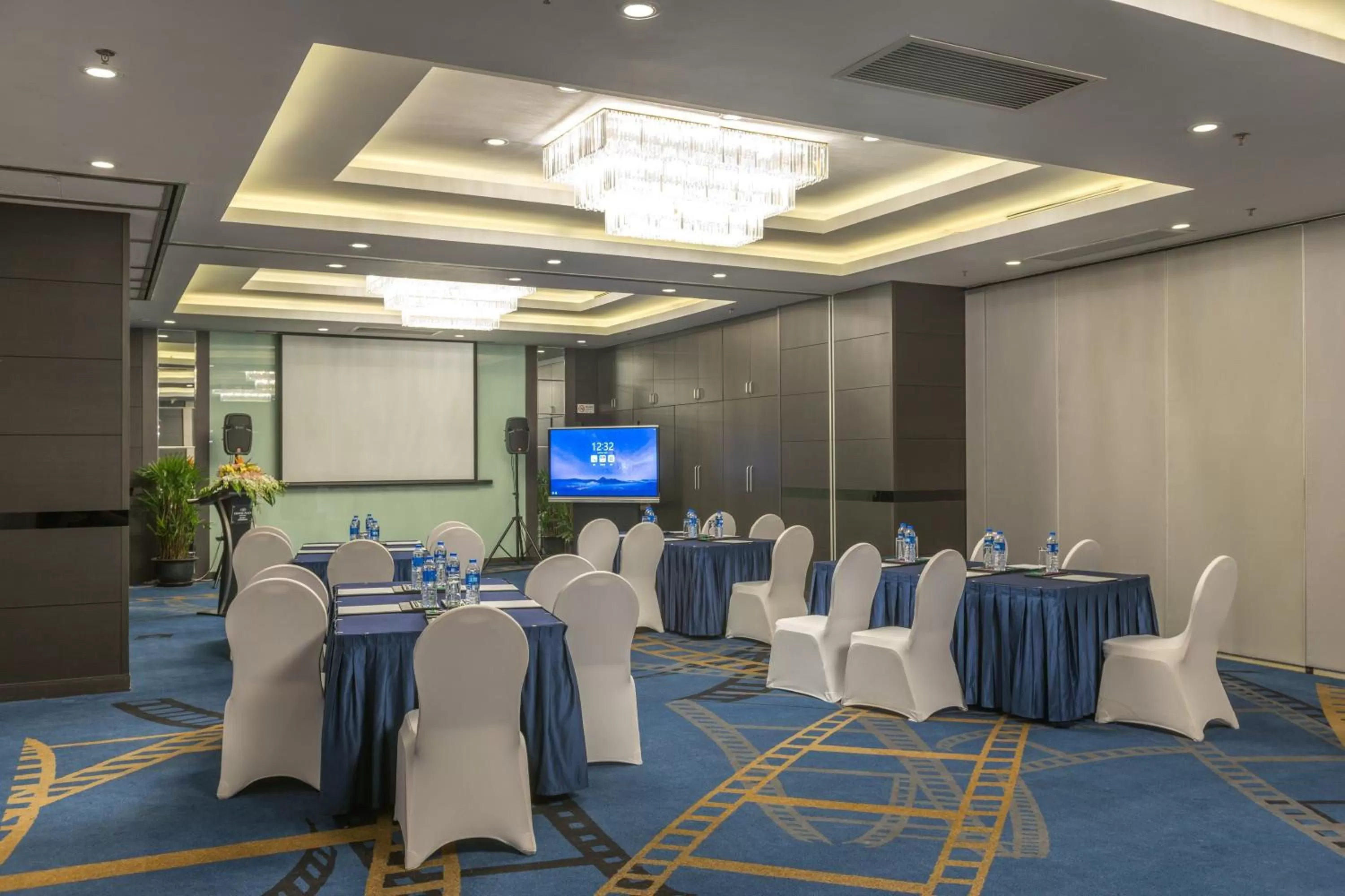 Meeting/conference room in Crowne Plaza Shanghai by IHG