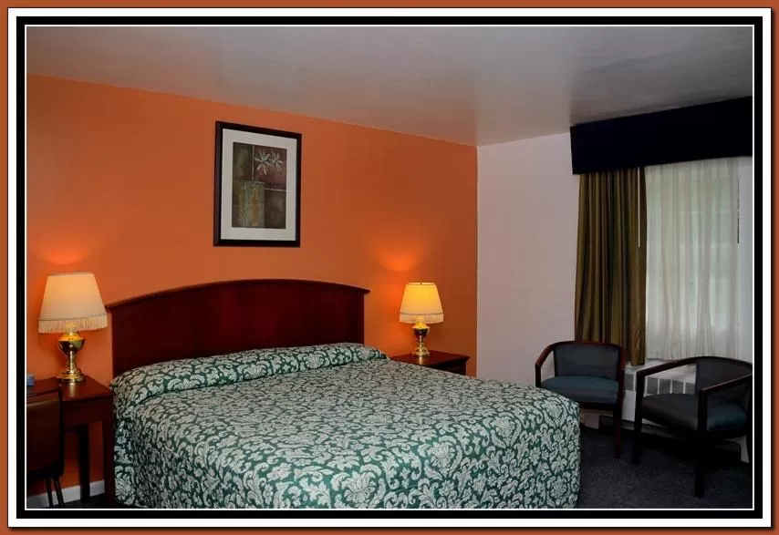 Photo of the whole room, Bed in The Cardinal Inn