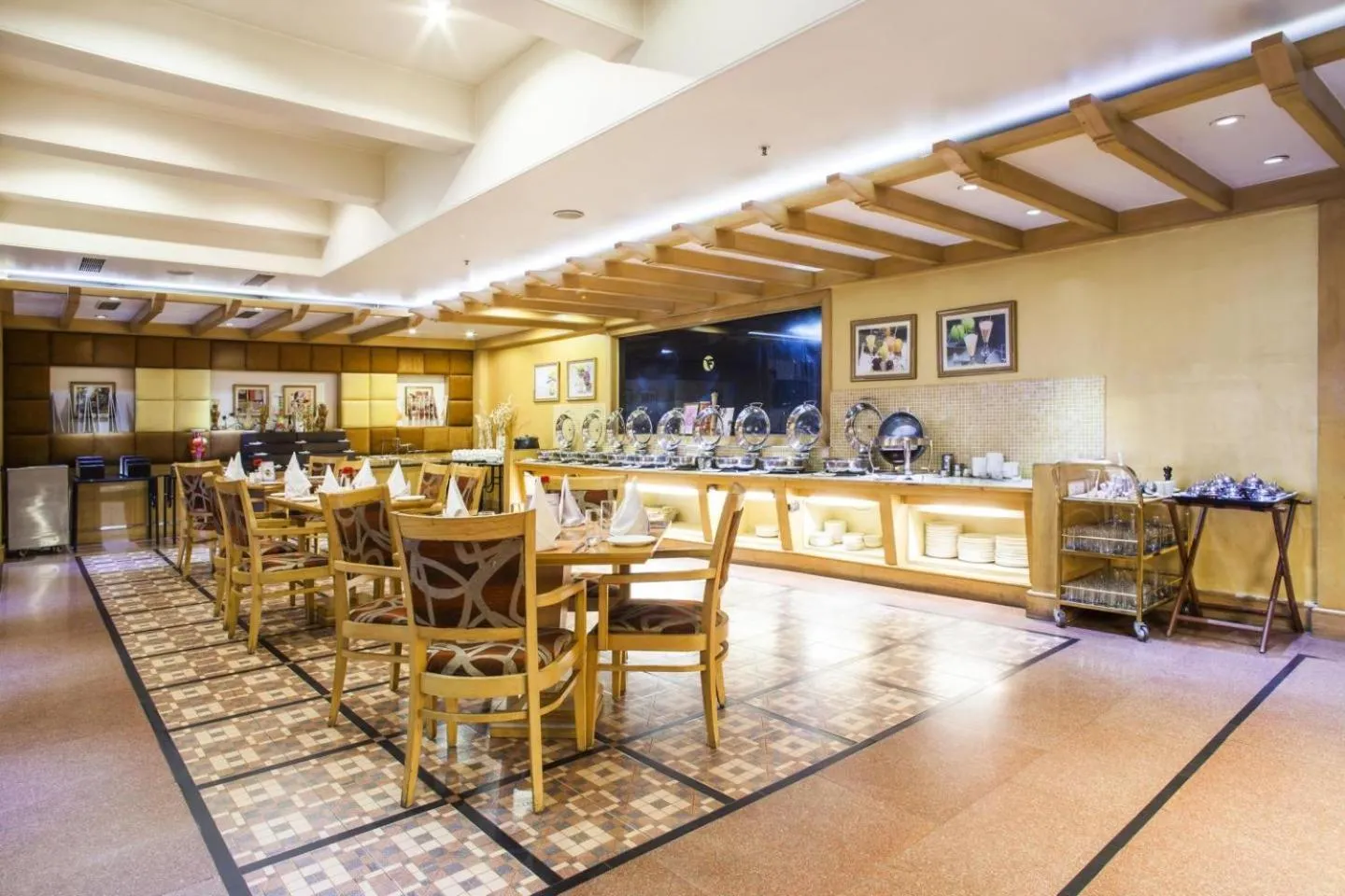 Restaurant/places to eat in Clarion Bella Casa at Airport