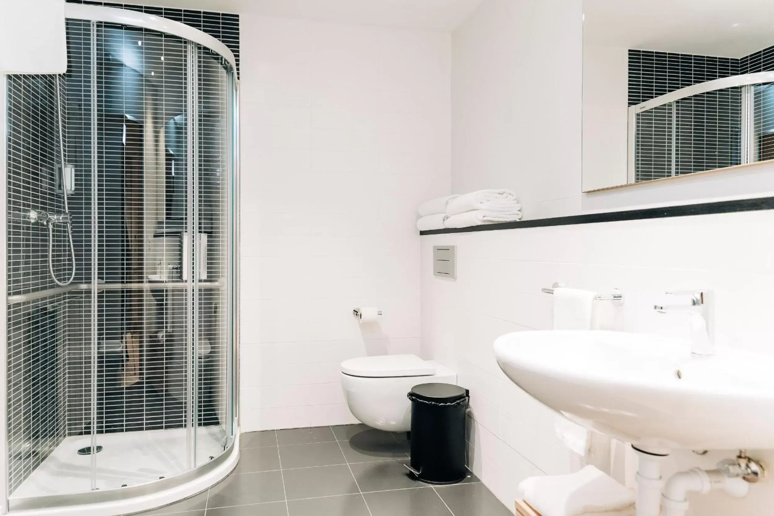 Two-Bedroom Apartment in APARTHOTEL SALBURUA Two-Bedroom Apartment in APARTHOTEL SALBURUA