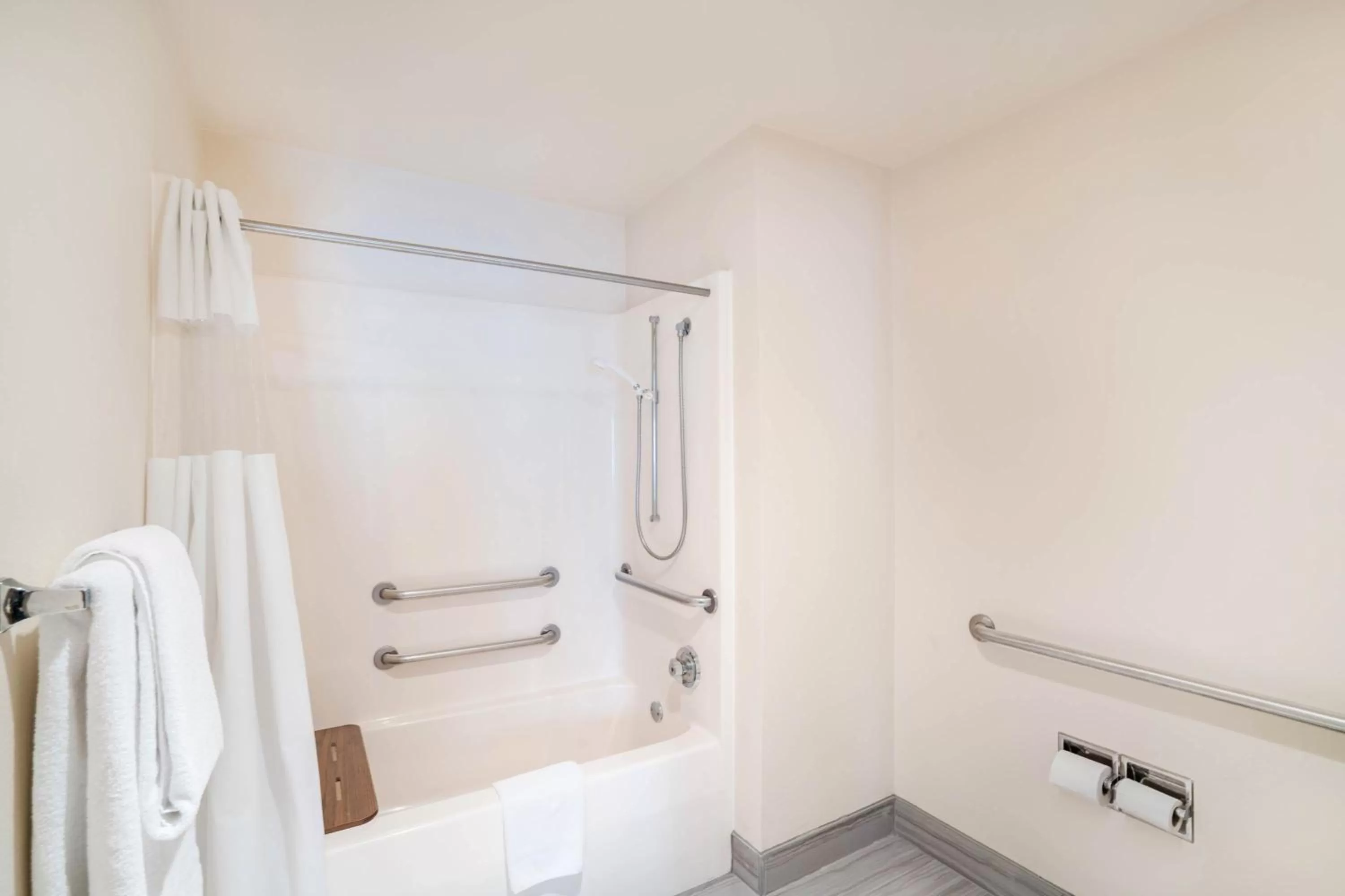 Bathroom in Comfort Inn & Suites Brentwood - Nashville