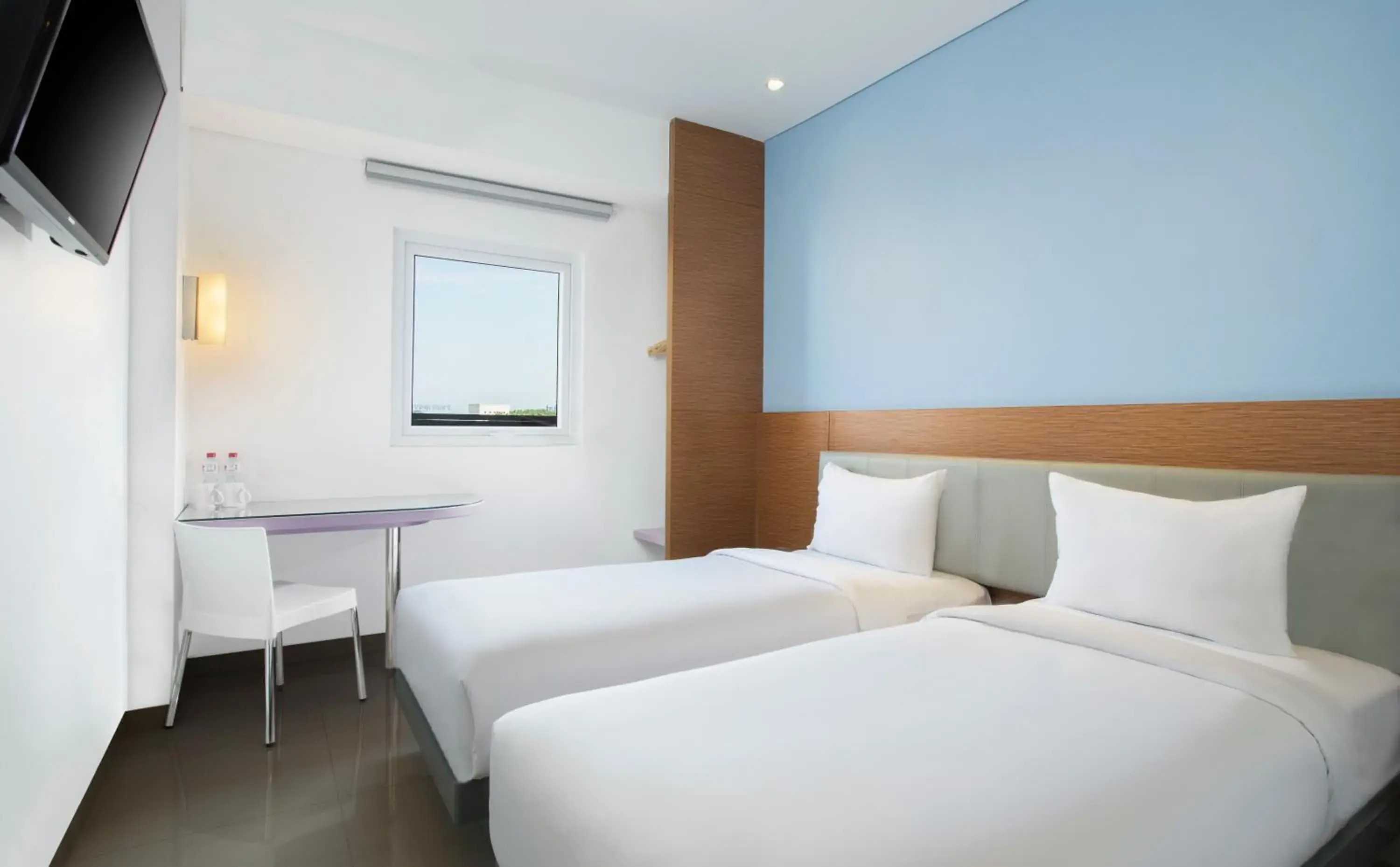 Smart Twin Room in Amaris Hotel Madiun Smart Twin Room in Amaris Hotel Madiun
