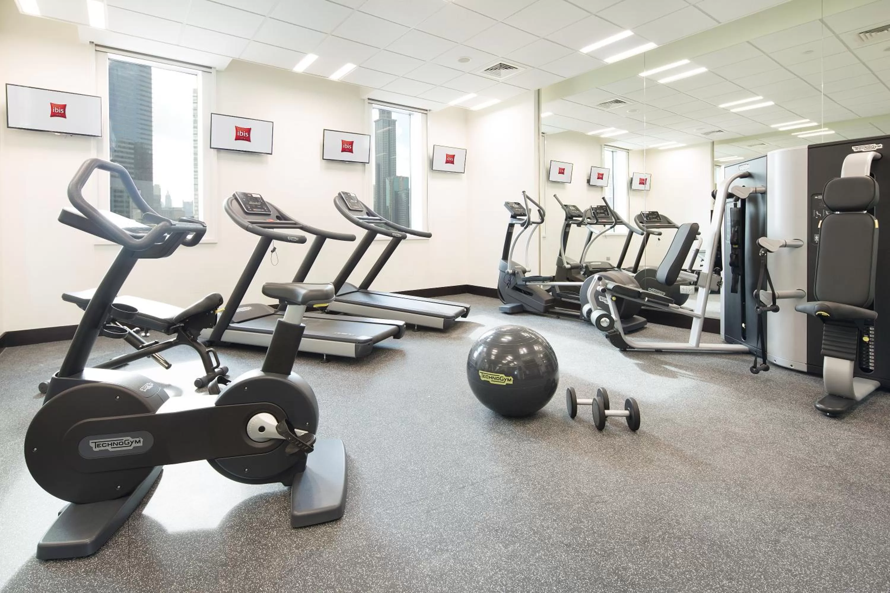 Fitness centre/facilities in ibis Dubai One Central
