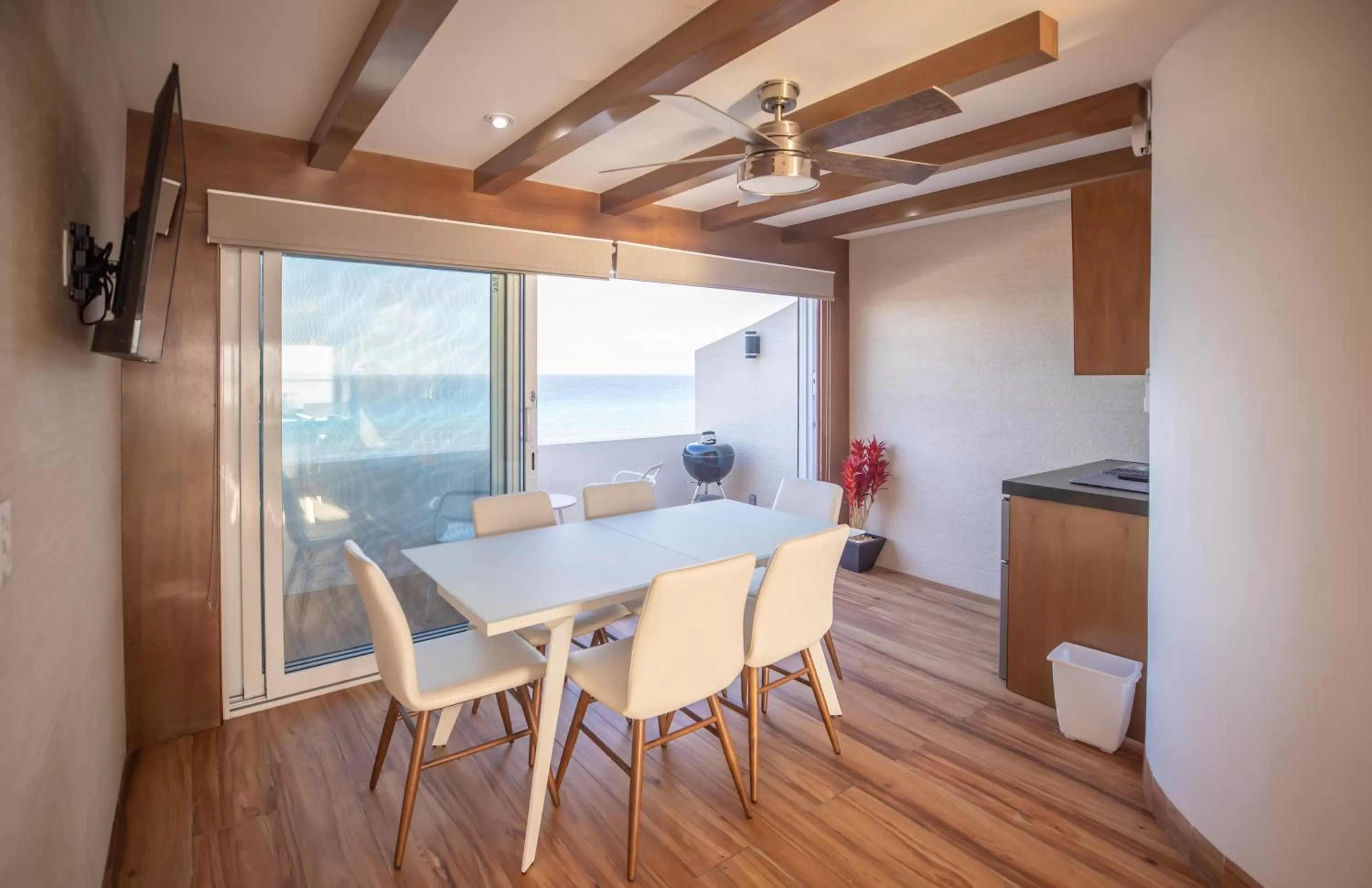 BBQ facilities, Dining Area in Beachfront Penthouses by LivIN Cancun
