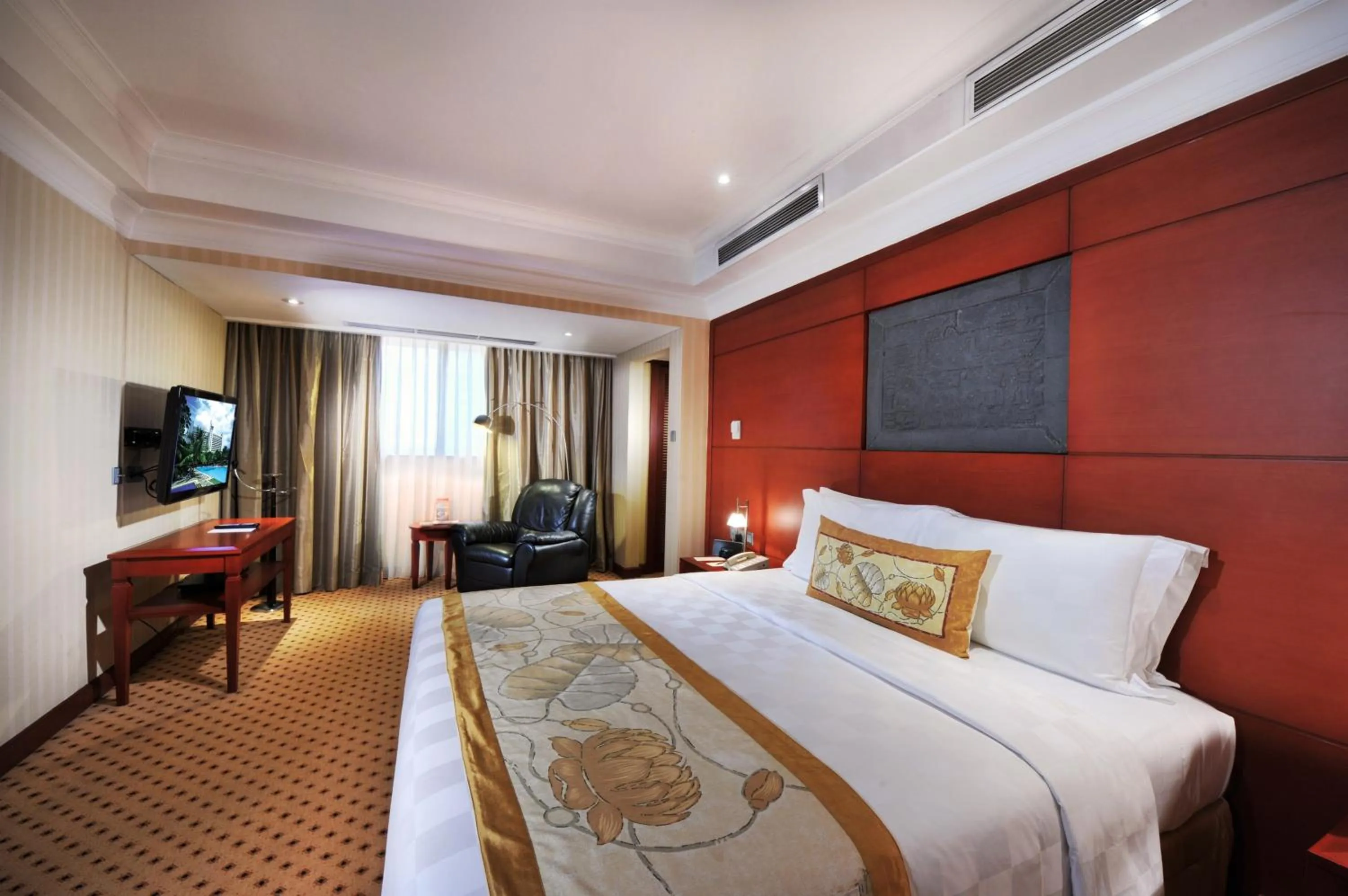 Bed in Hotel Borobudur Jakarta