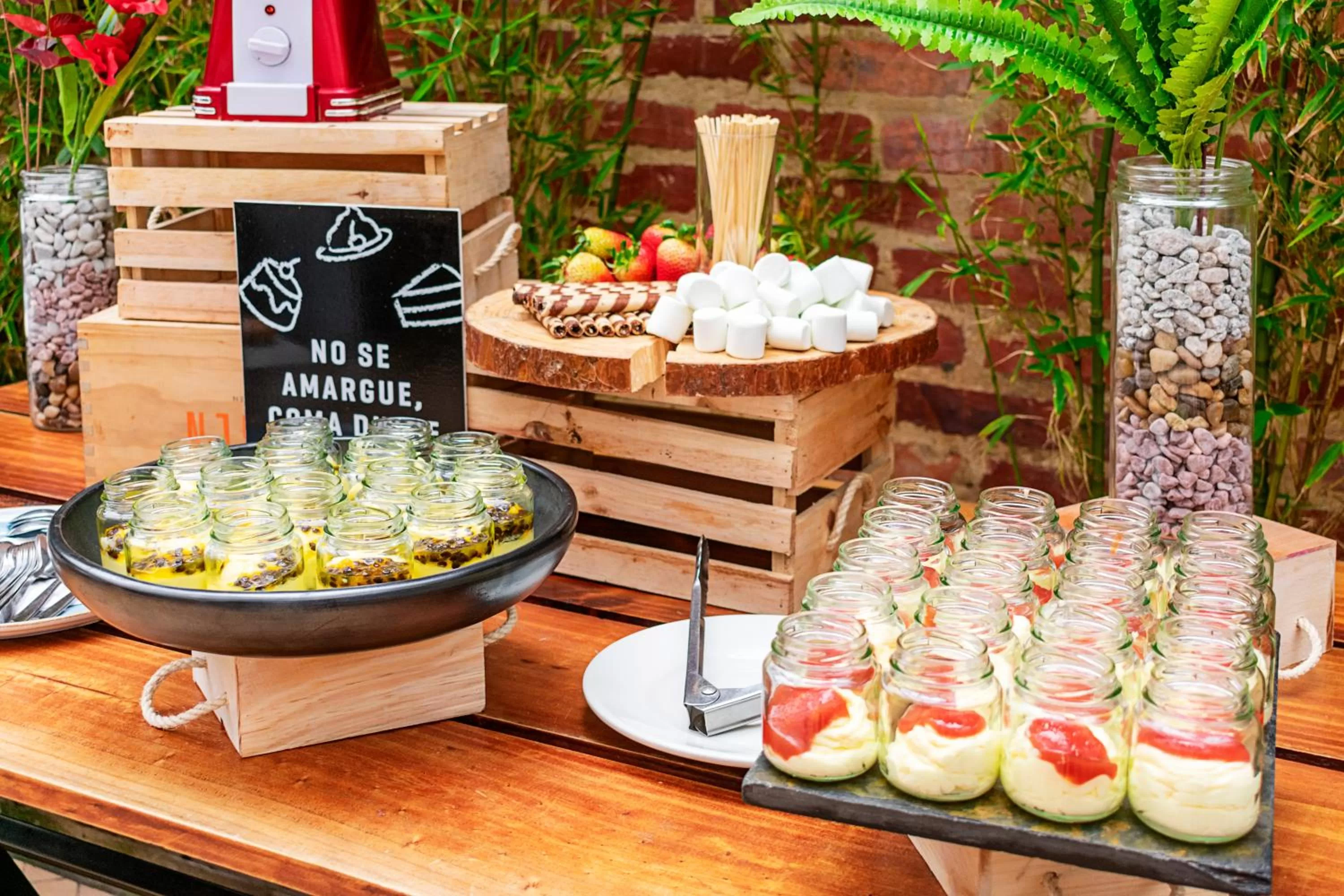 Food and drinks in Hotel B3 Virrey