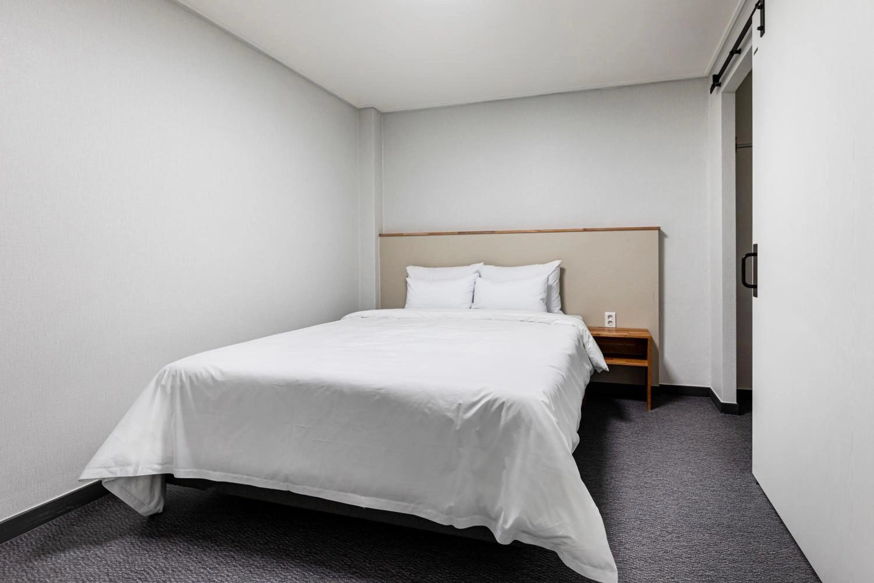 Aewol Building - Mountain View Family Room in Aewol Stay in Jeju Hotel&Resort