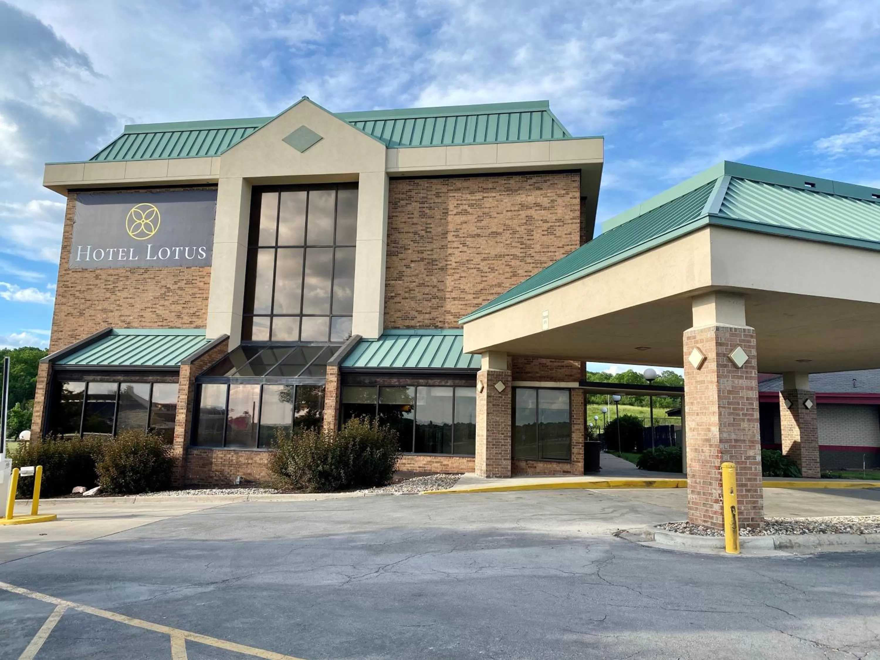 Property building in Hotel Lotus Kansas City Stadium