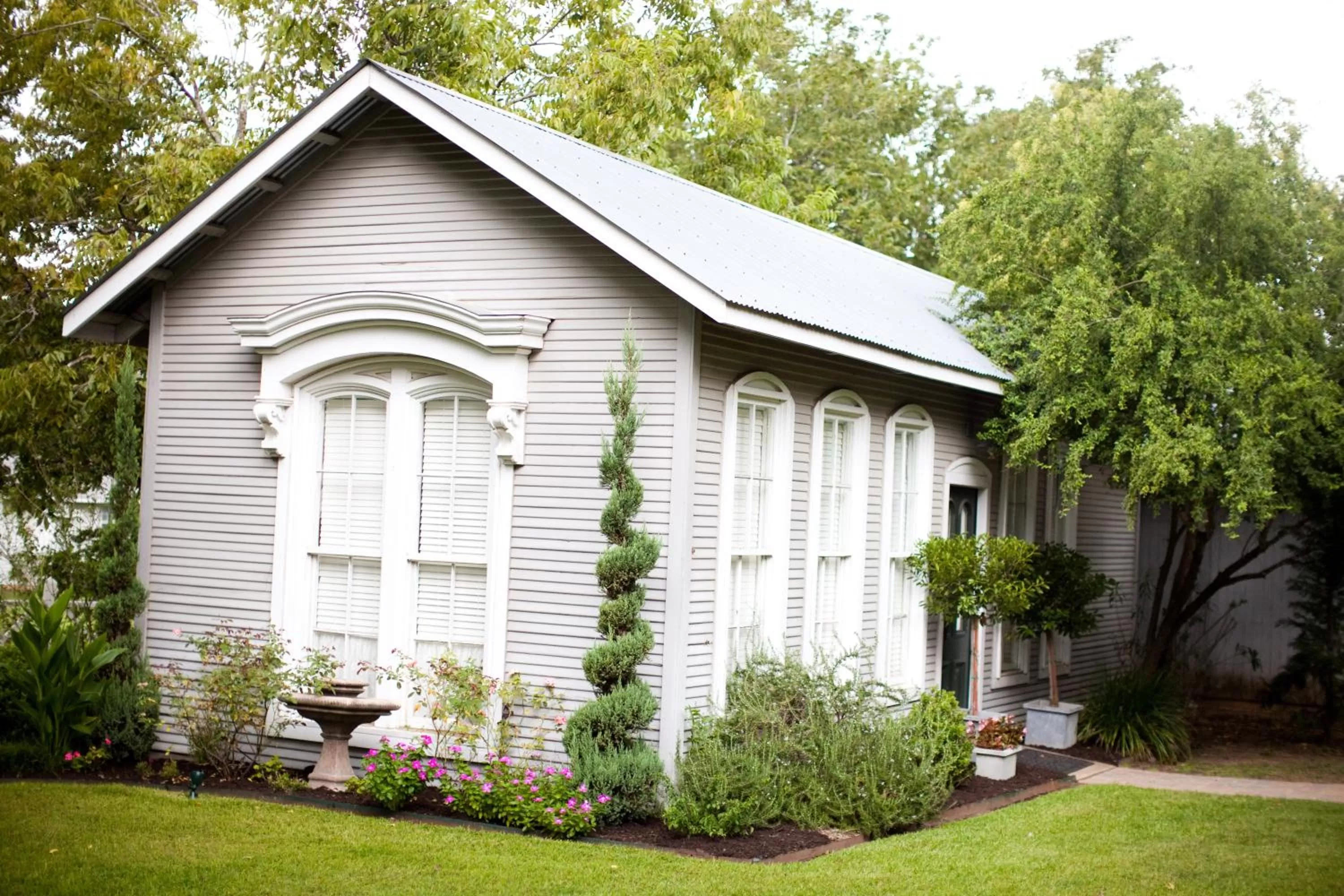 Property building in Rainbow Courts