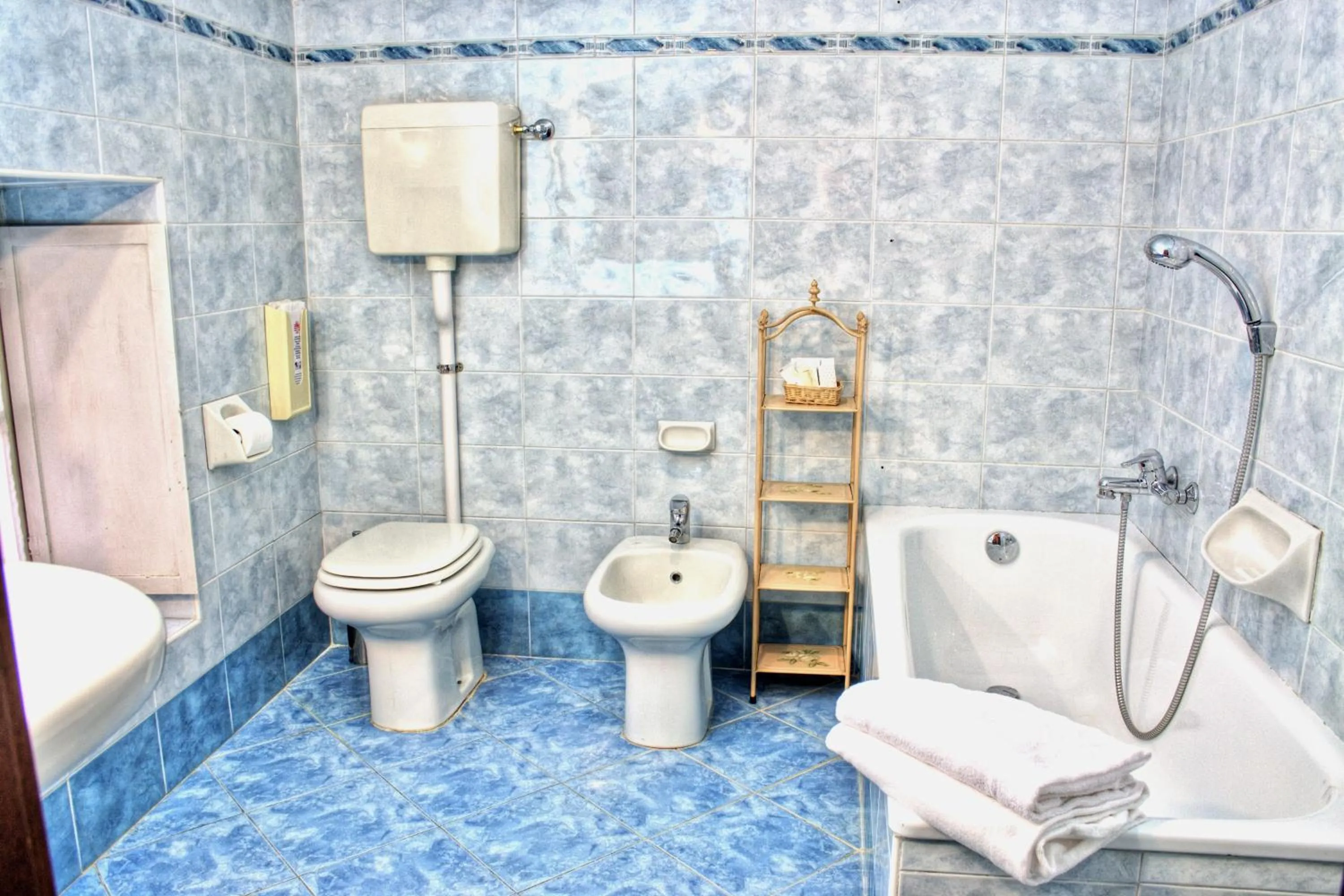 Bathroom in Hotel Torcolo "Residenze del Cuore"