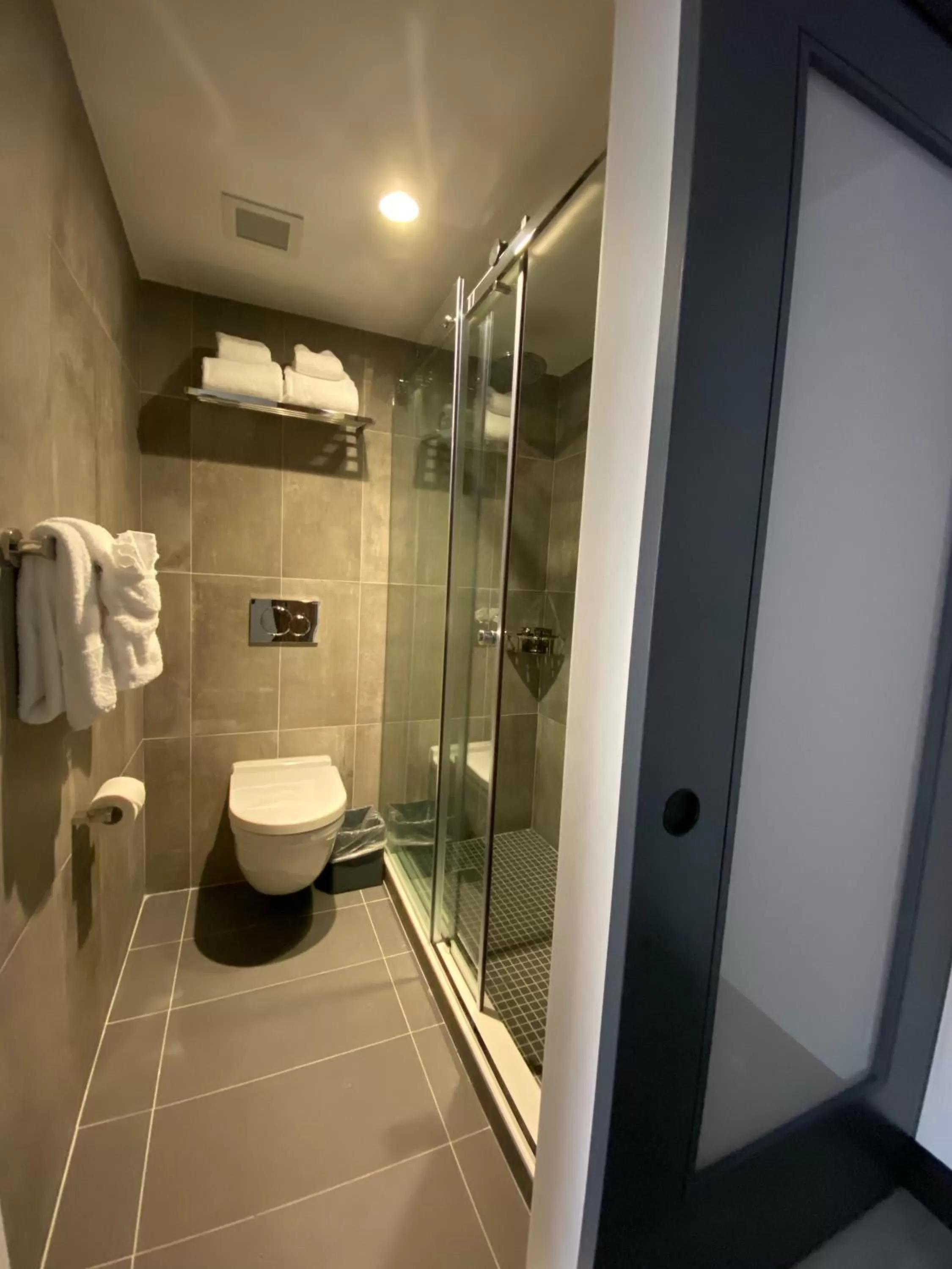 Bathroom in Wingate by Wyndham New York Midtown South/5th Ave