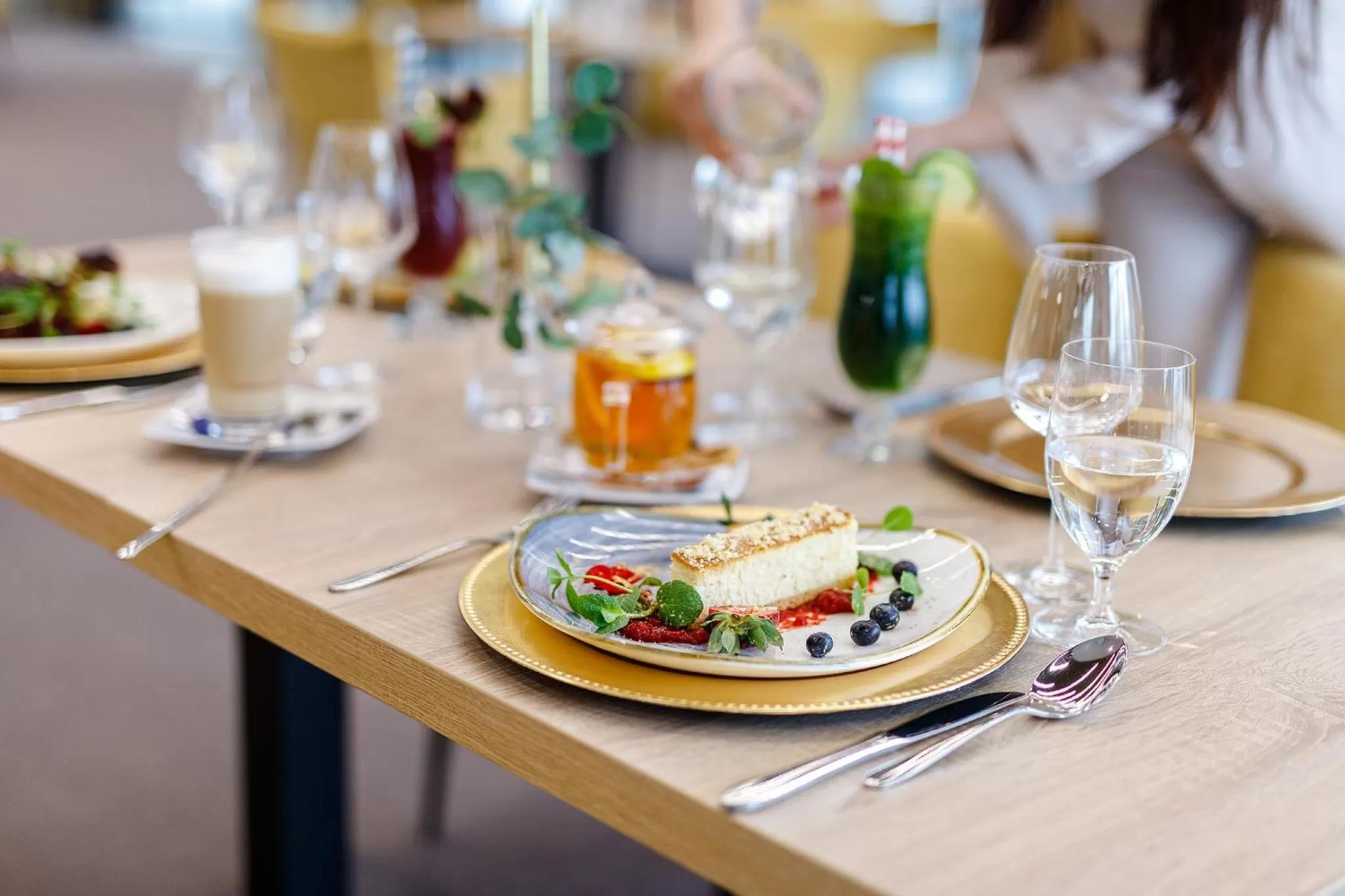 Food and drinks in Hotel Robert's Port