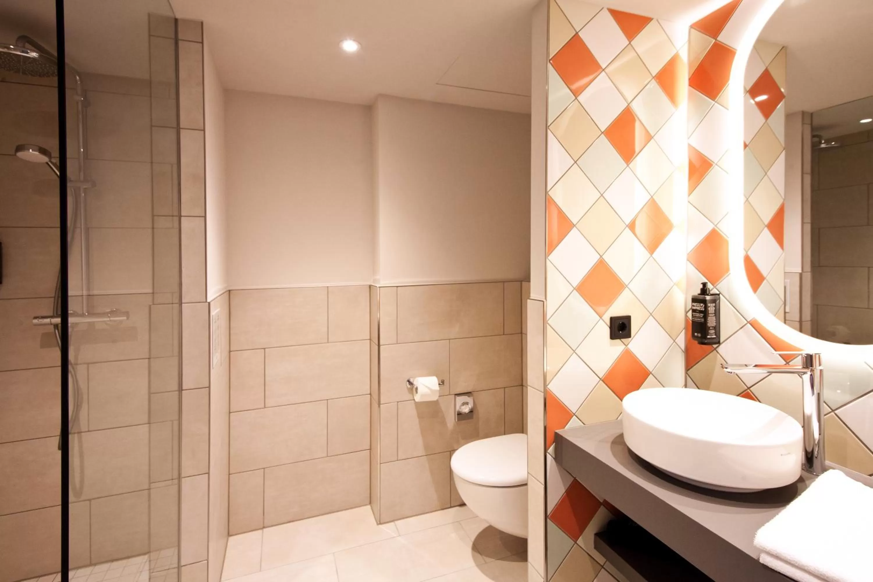 Shower in ibis Styles Klagenfurt am Woerthersee