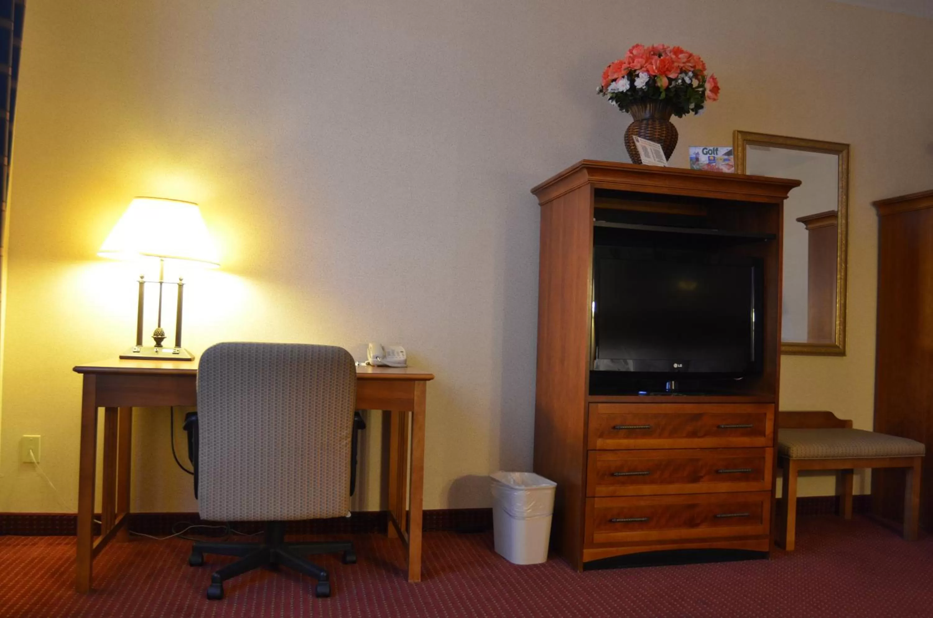 King Room - Accessible/Non-Smoking in Comfort Inn & Suites I-25 near Spaceport America