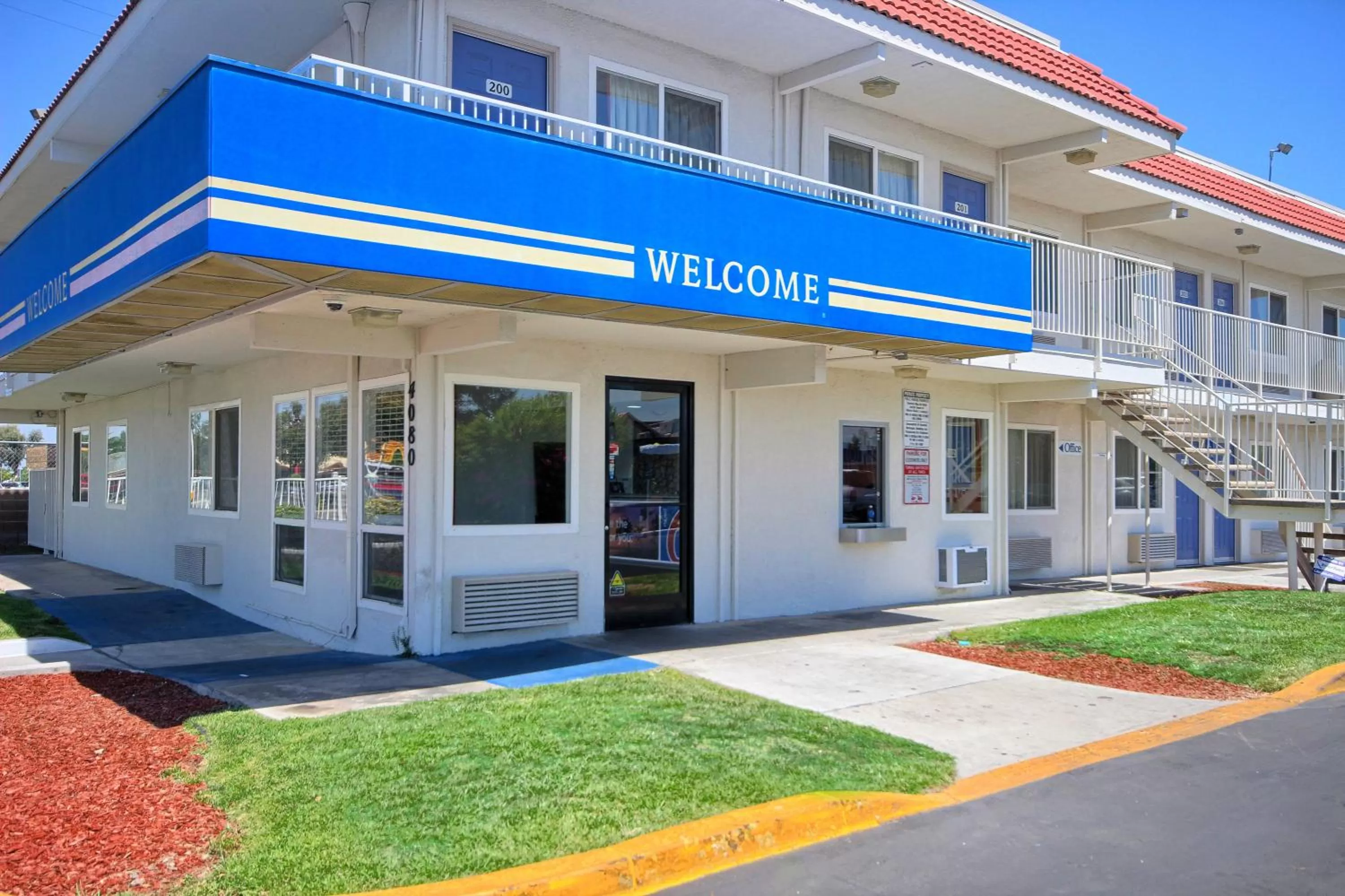 Facade/entrance in Motel 6-Fresno, CA - Blackstone South