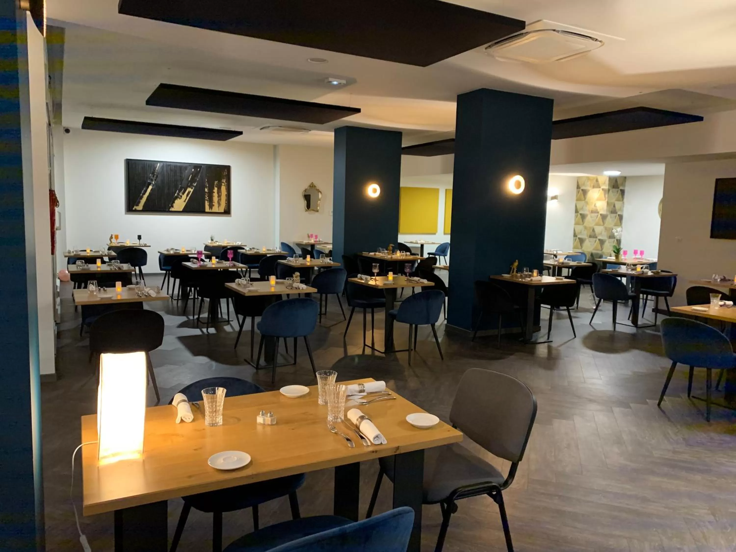 Restaurant/places to eat in B&B HOTEL Chaumont