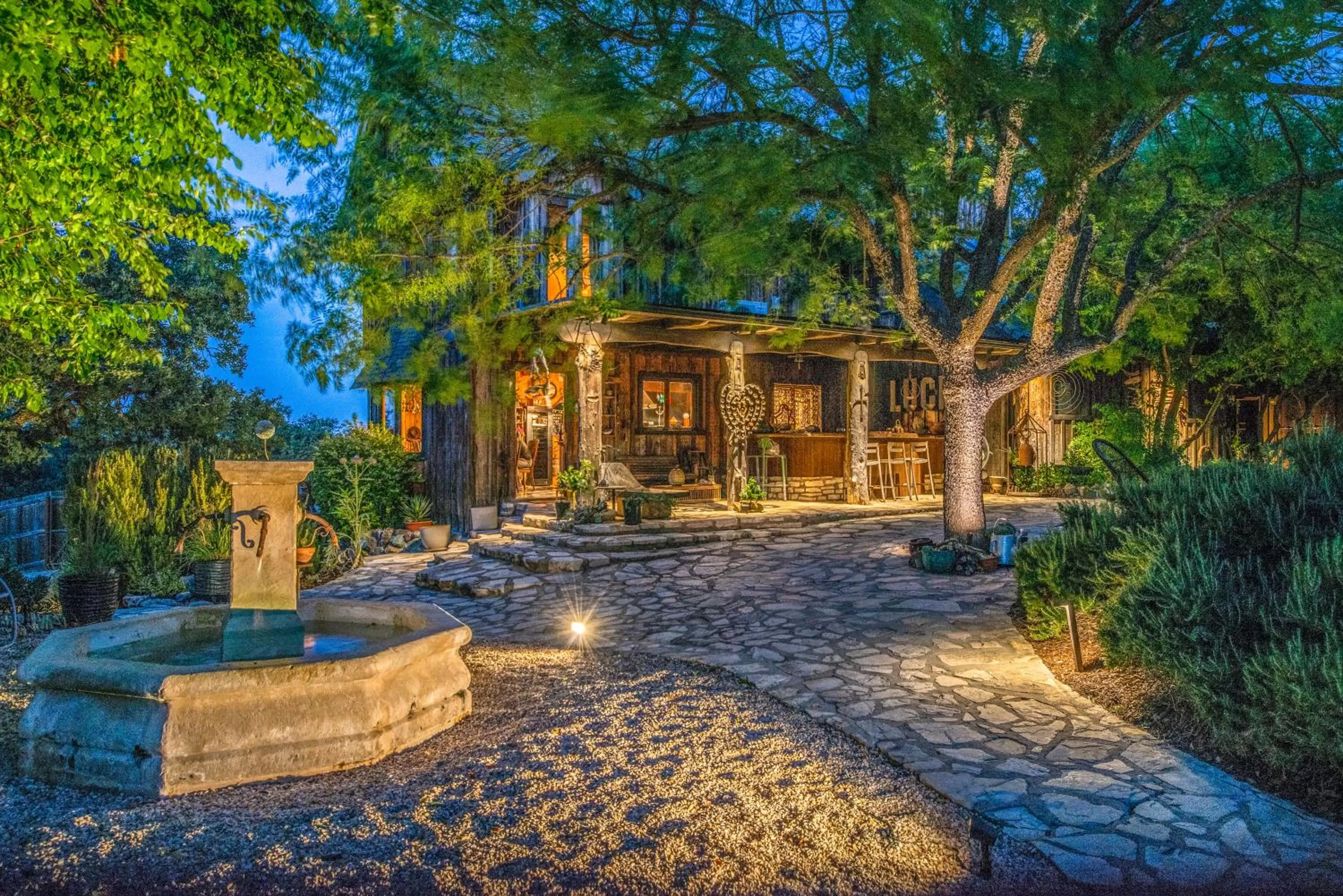 Property building in Inn Paradiso