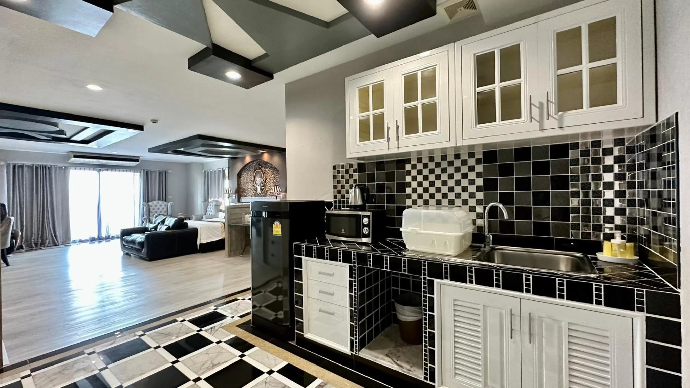 Kitchen or kitchenette in KTK Pattaya Hotel & Residence