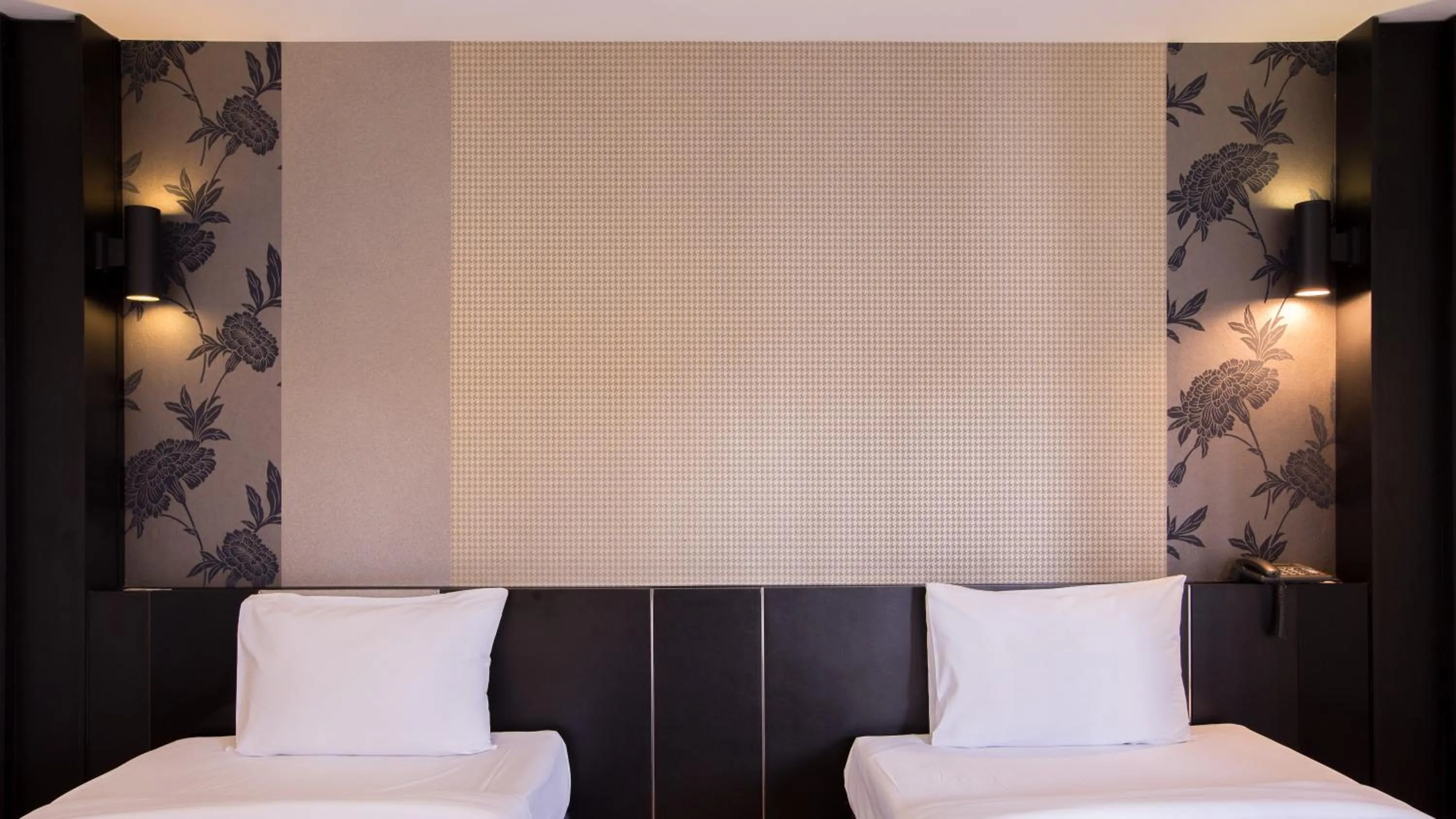 Bedroom, Bed in Pen Ta Hug Hotel