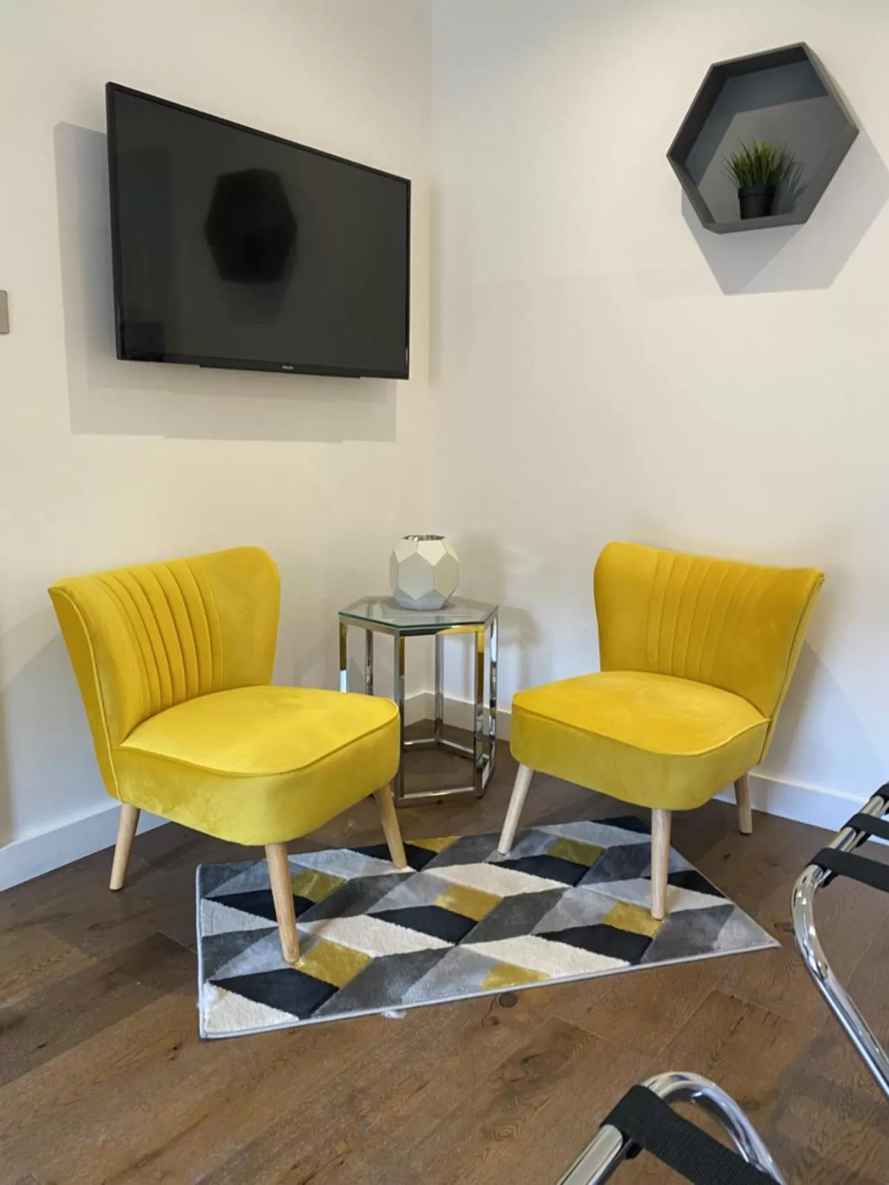 TV and multimedia in The Cherry Tree Hotel