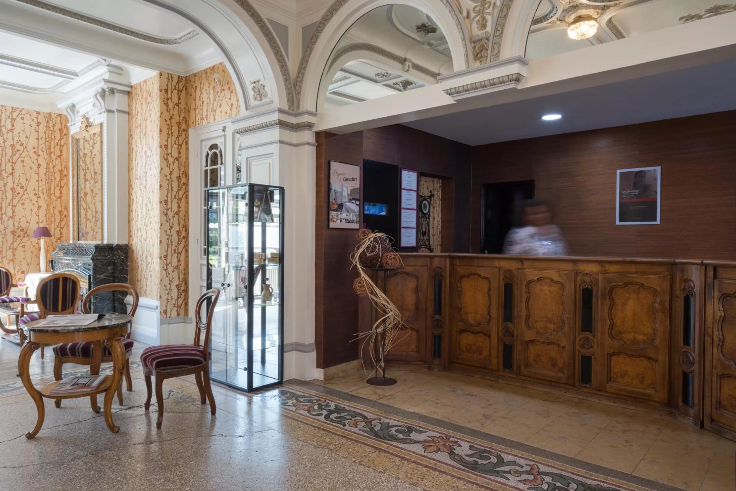 Lobby or reception in The Originals Boutique, Hôtel Terminus, Bourg-en-Bresse Gare