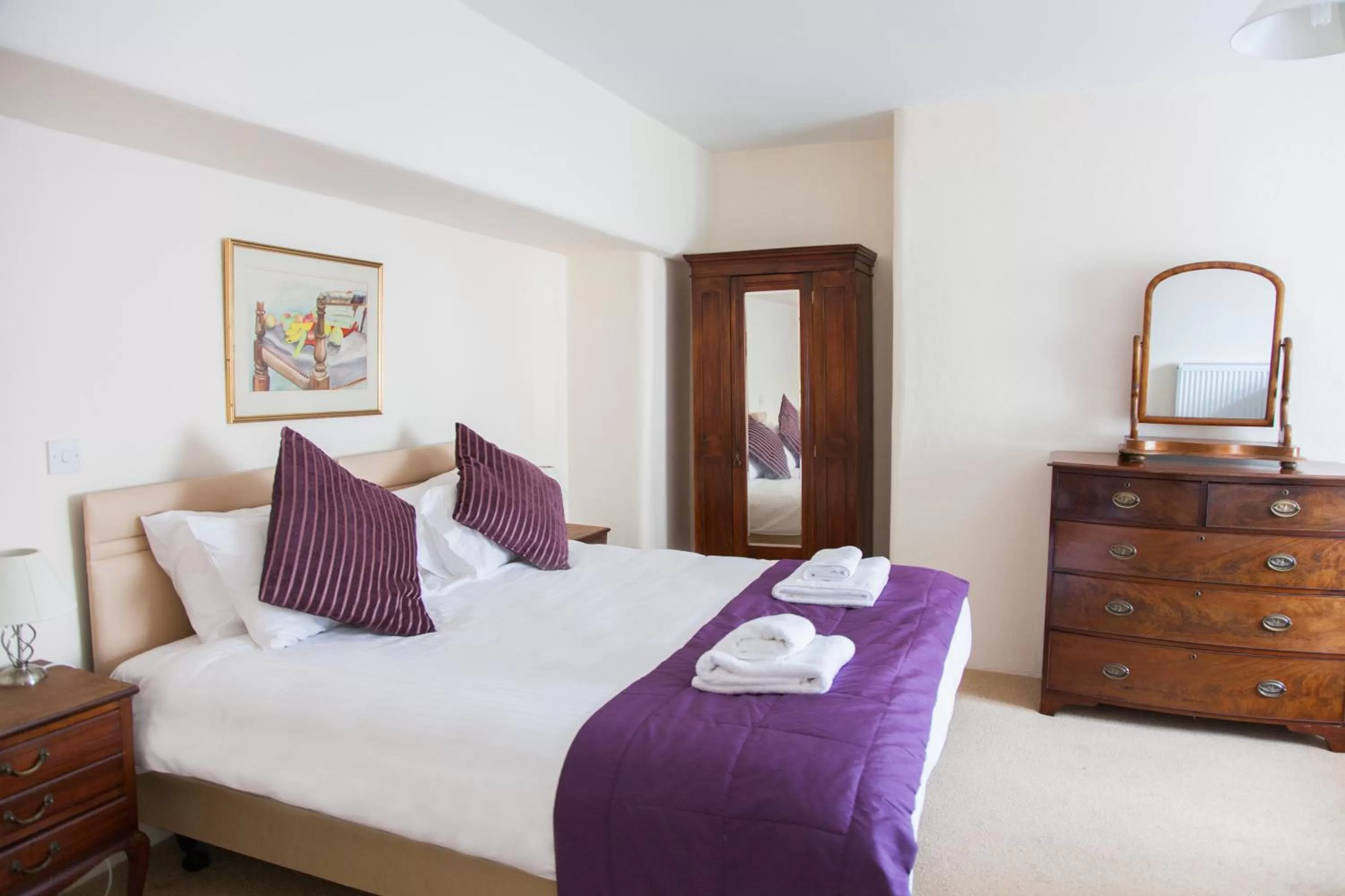 Shower, Bed in The Poltimore Inn