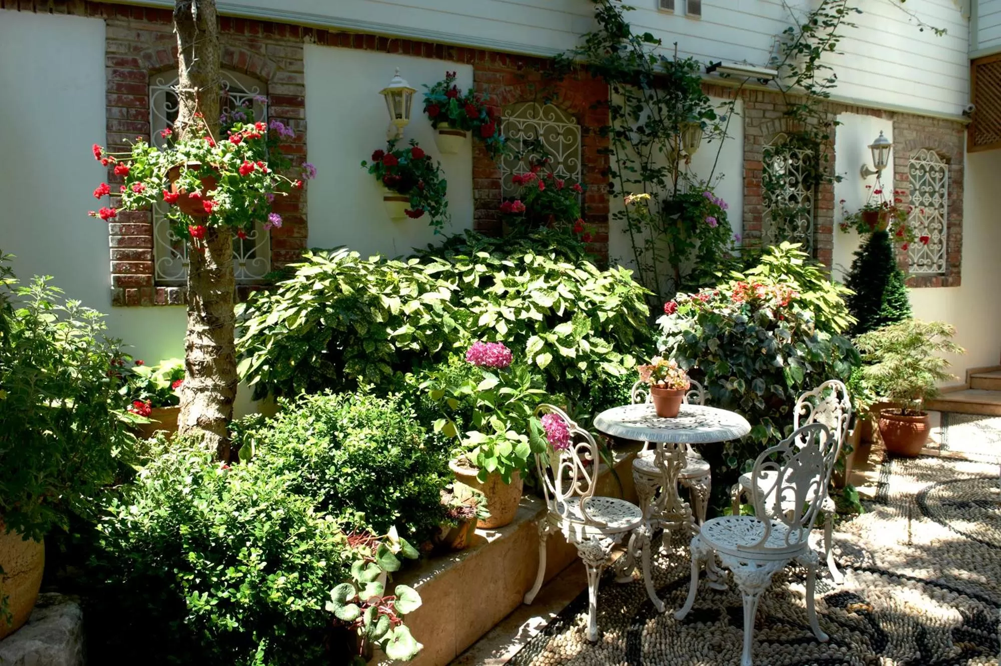 Property building in Erten Konak