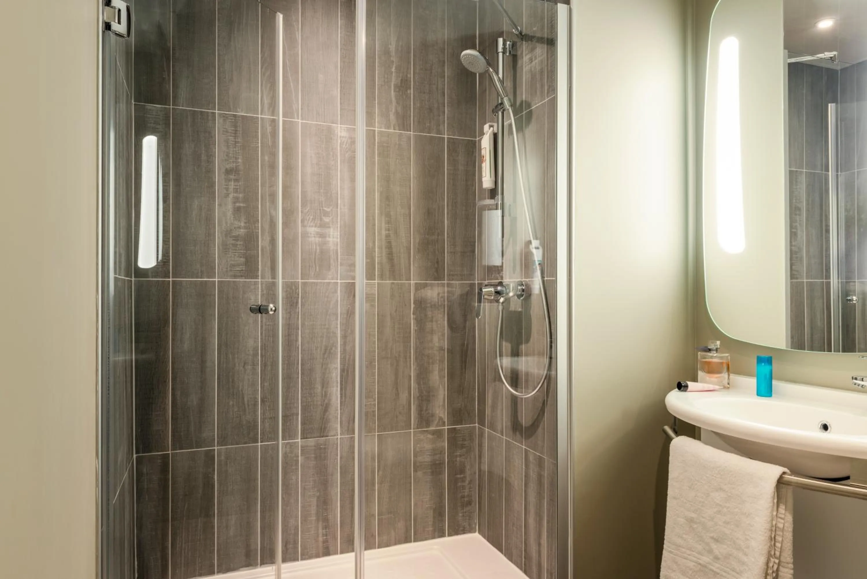 Bathroom in ibis Paris Place d’Italie 13ème