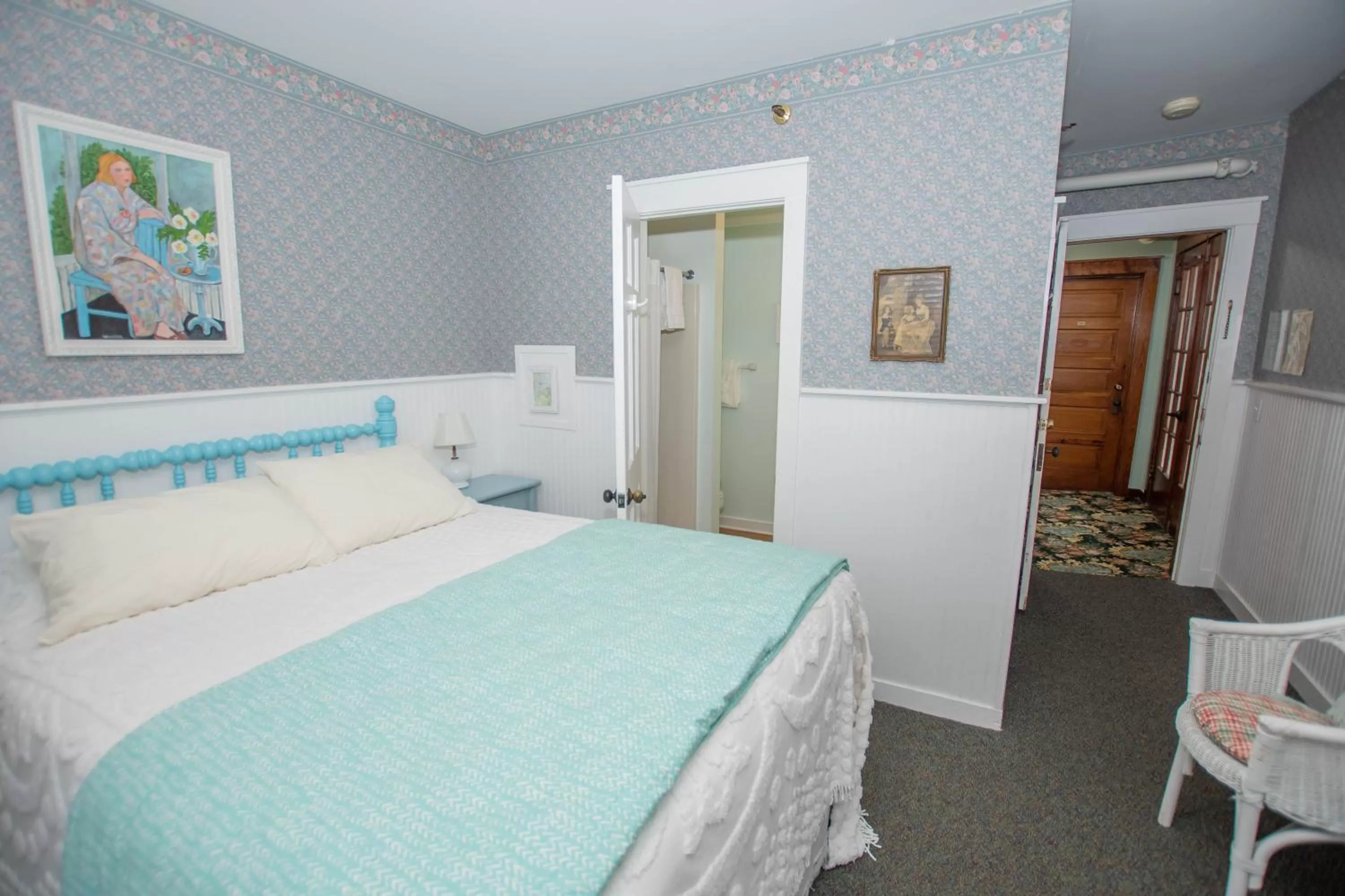 Bed in Terrace Inn and 1911 Restaurant