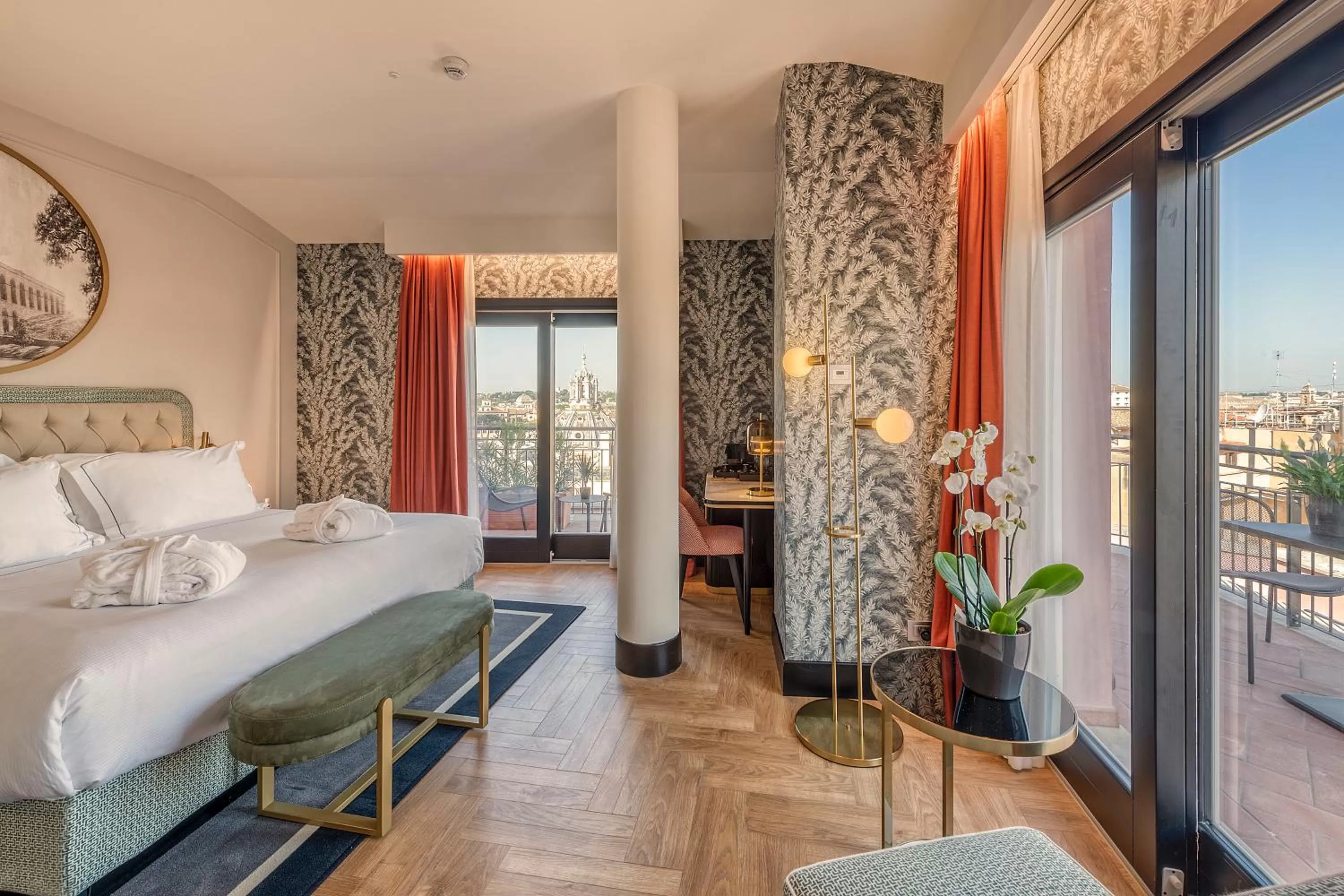 Photo of the whole room, Bed in H10 Palazzo Galla