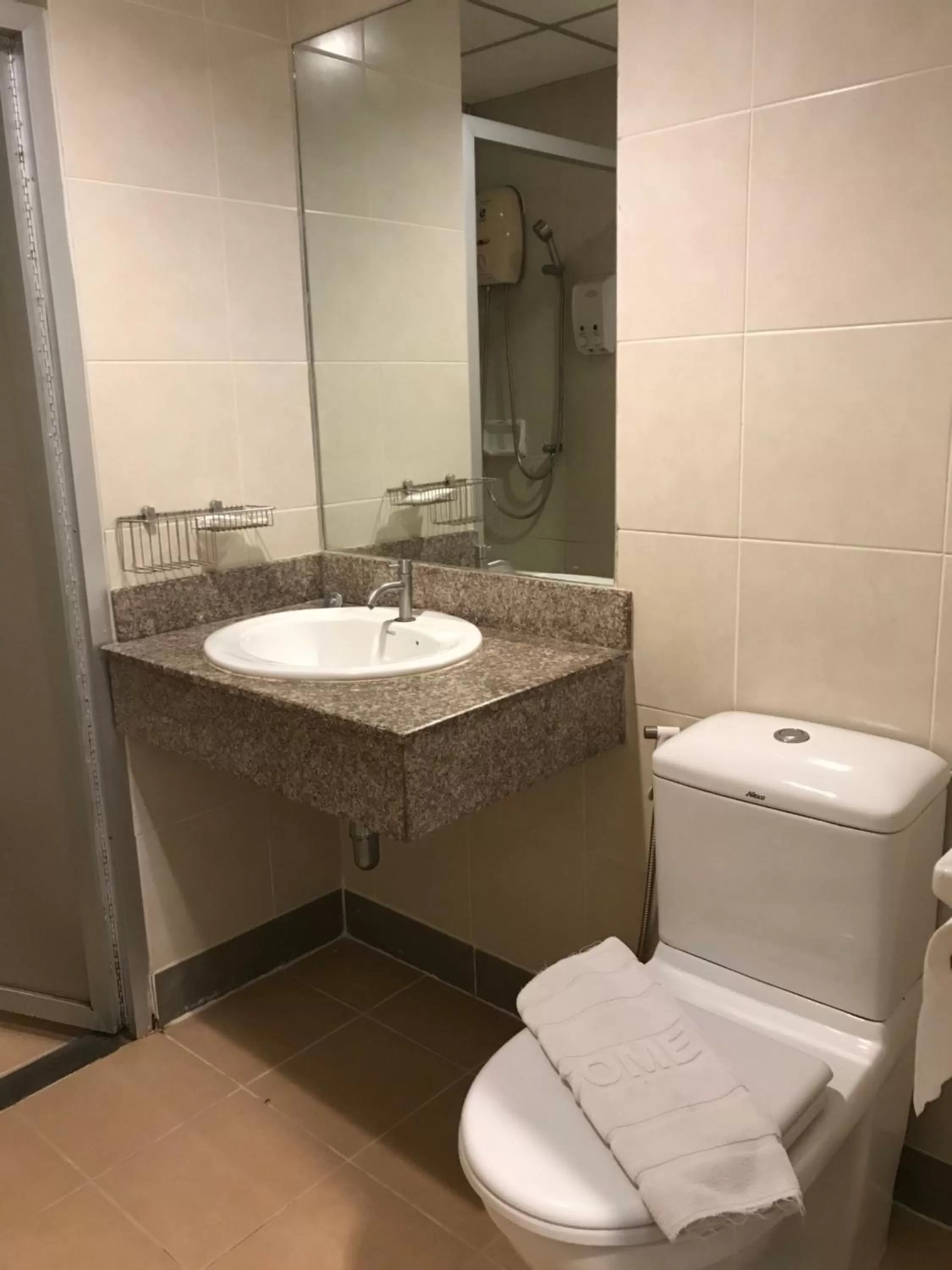 Bathroom in Floral Shire Suvarnabhumi Airport