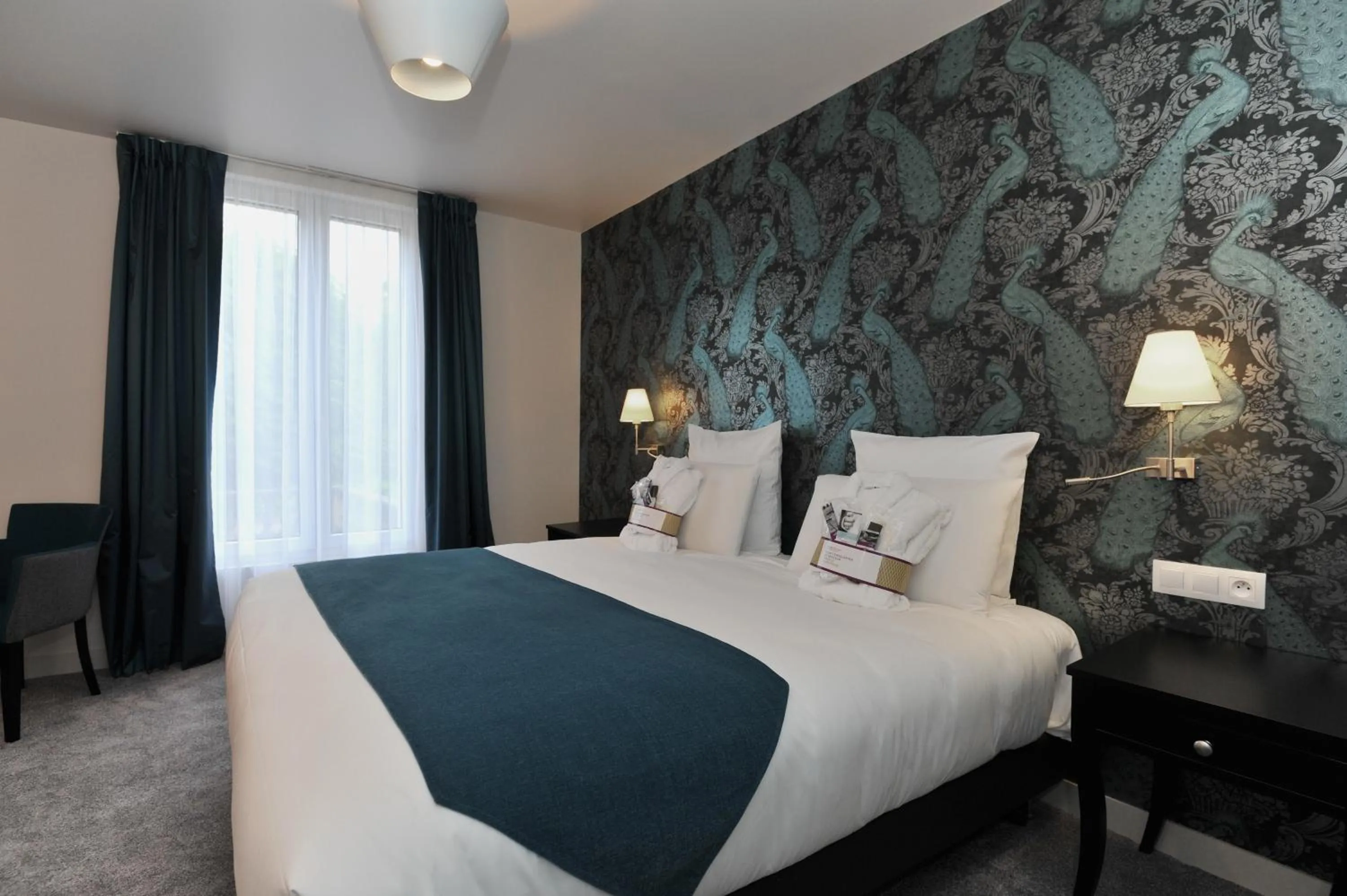 Bedroom, Bed in Mercure Paris Saint Cloud Hippodrome