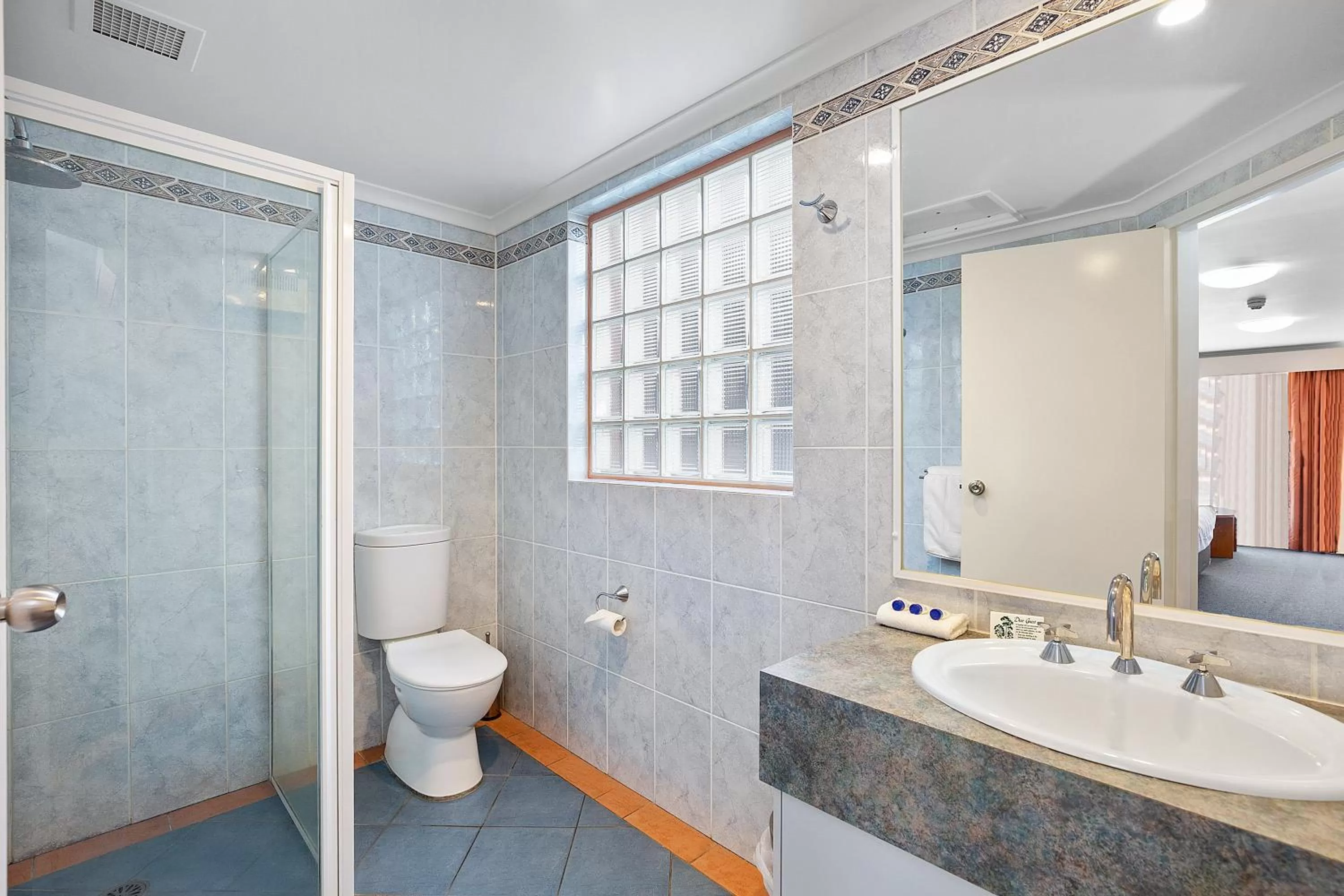 Bathroom in Thunderbird Motel Yass