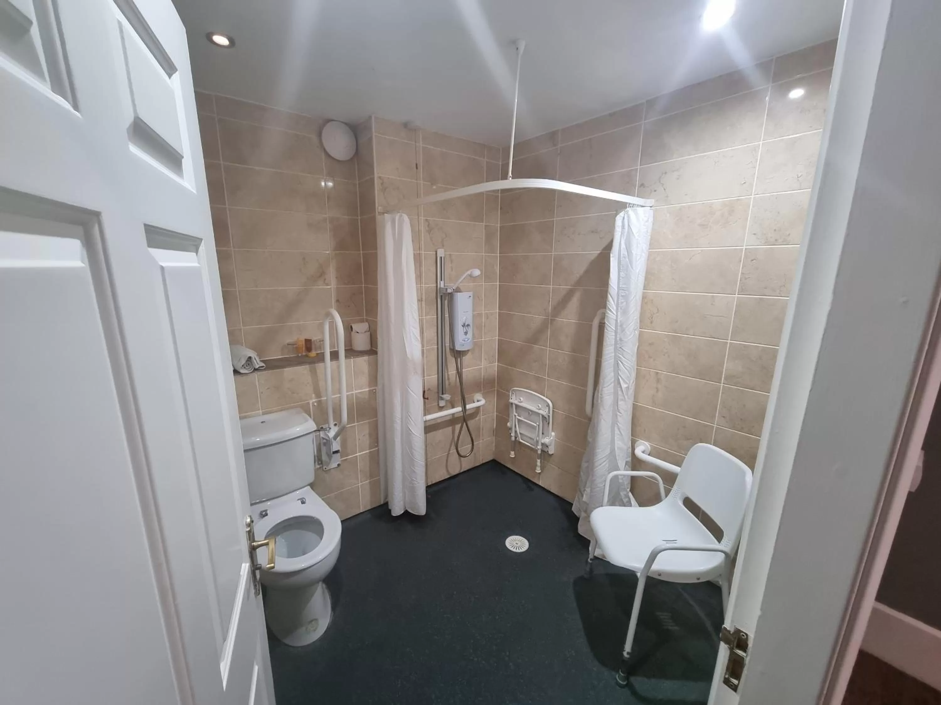King Room with Roll-In Shower - Disability Access in Makeney Hall Hotel