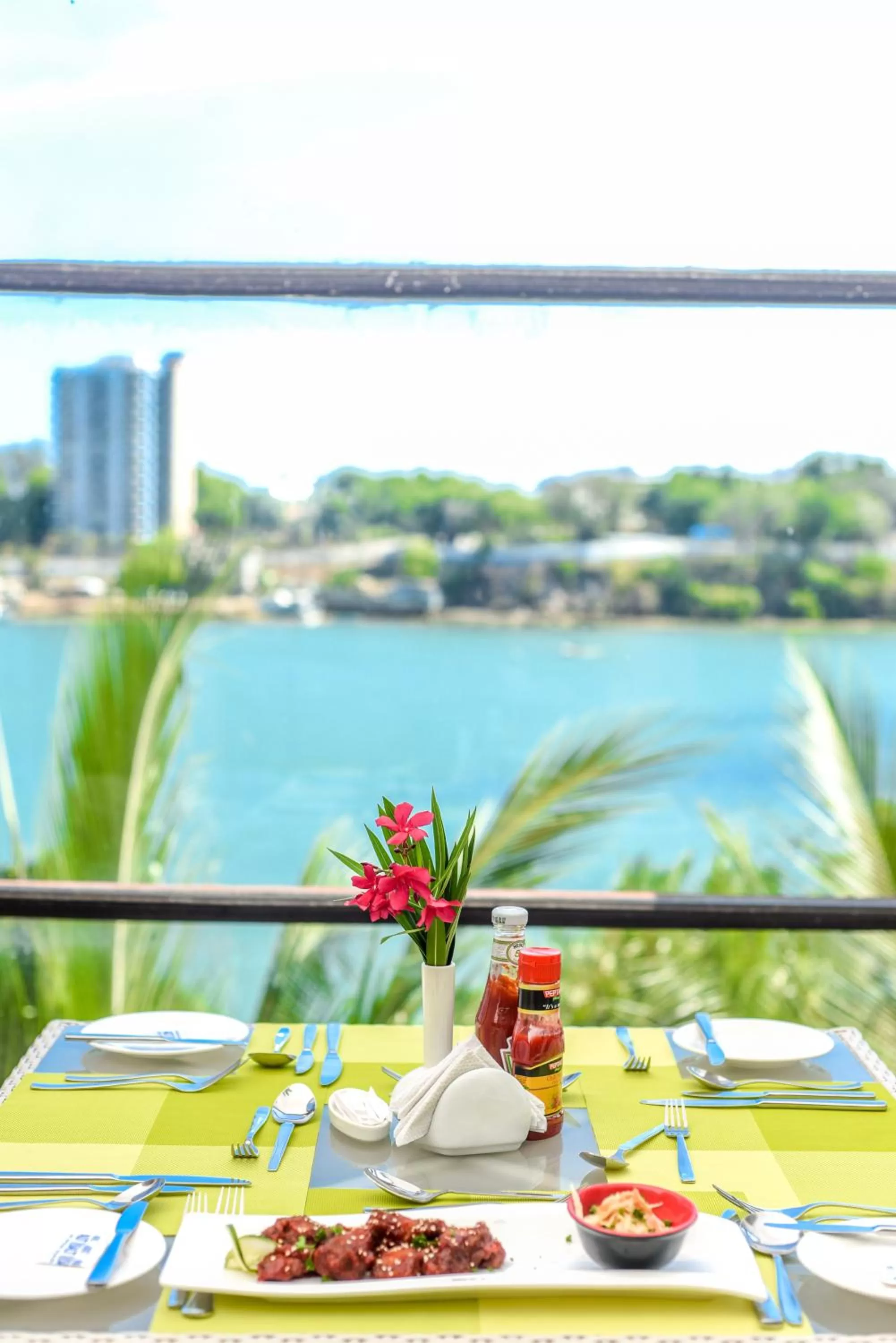 Restaurant/places to eat in CityBlue Creekside Hotel & Suites