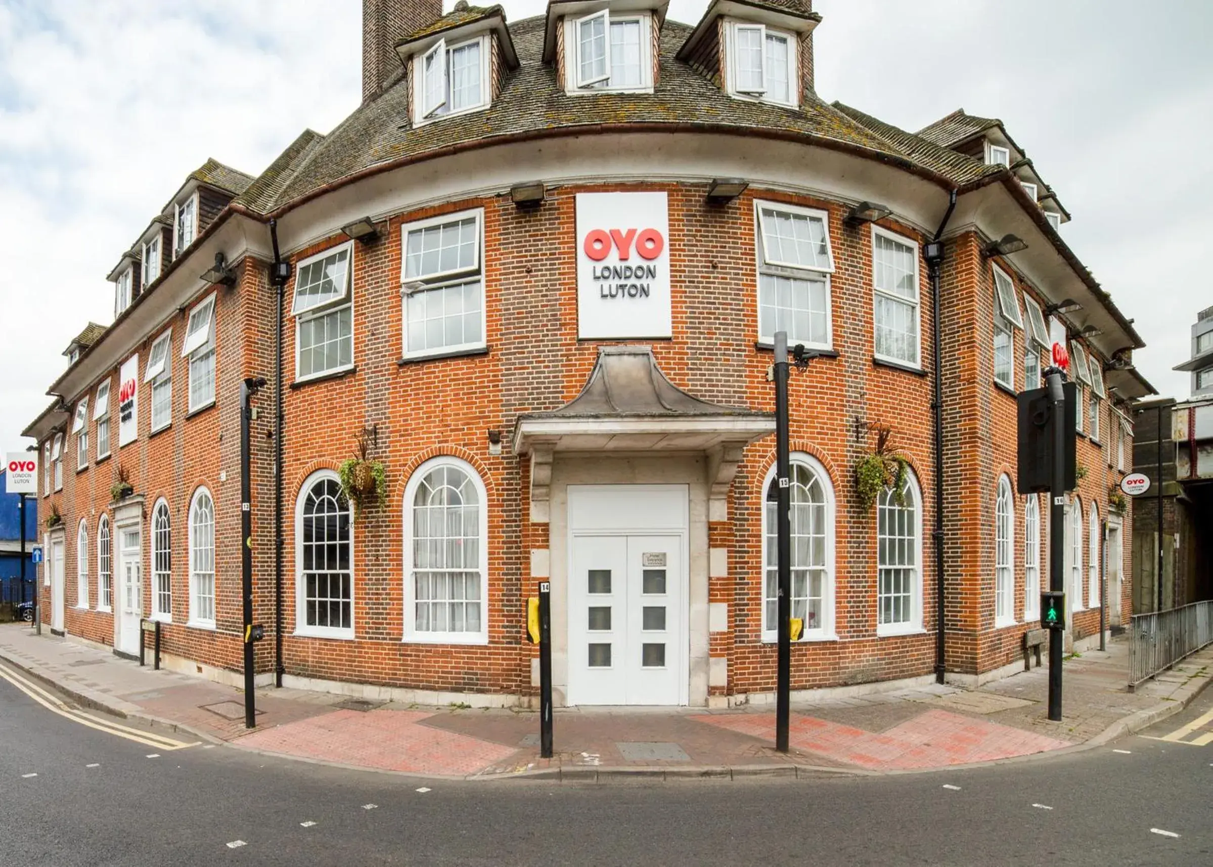 Property building in OYO London Luton Property building in OYO London Luton